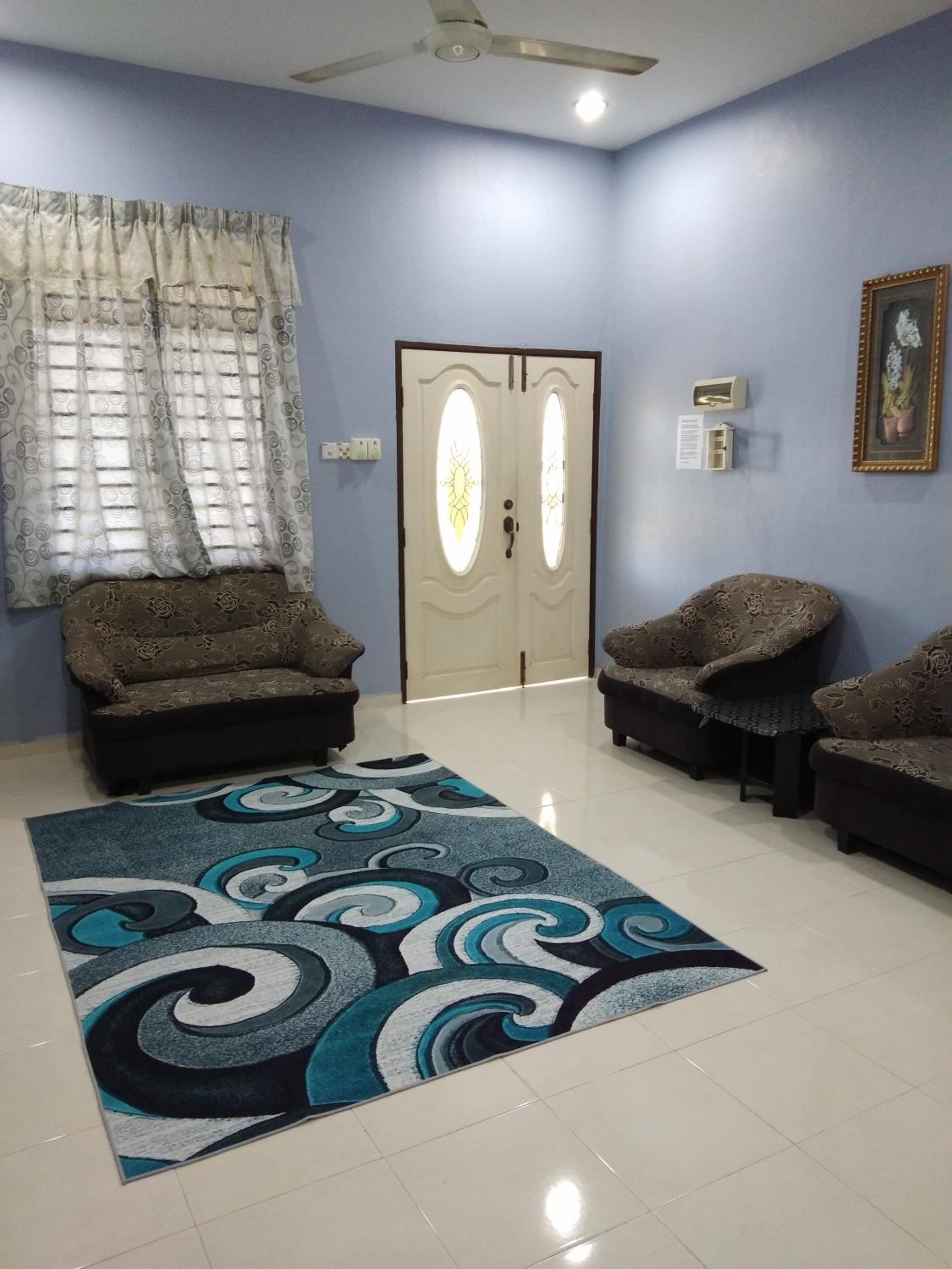 Three-Bedroom House photo 1