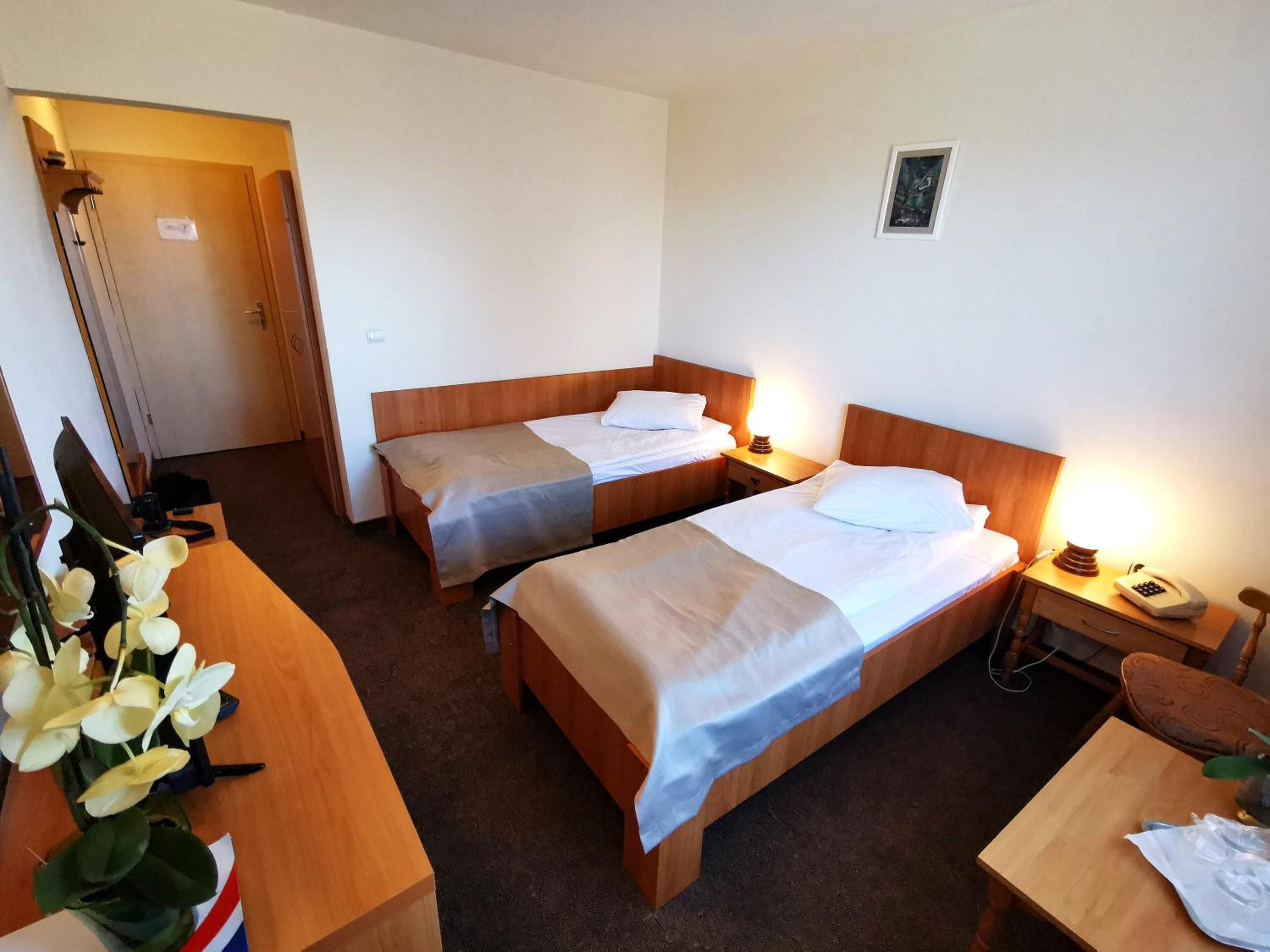 Twin Room - Photo 1