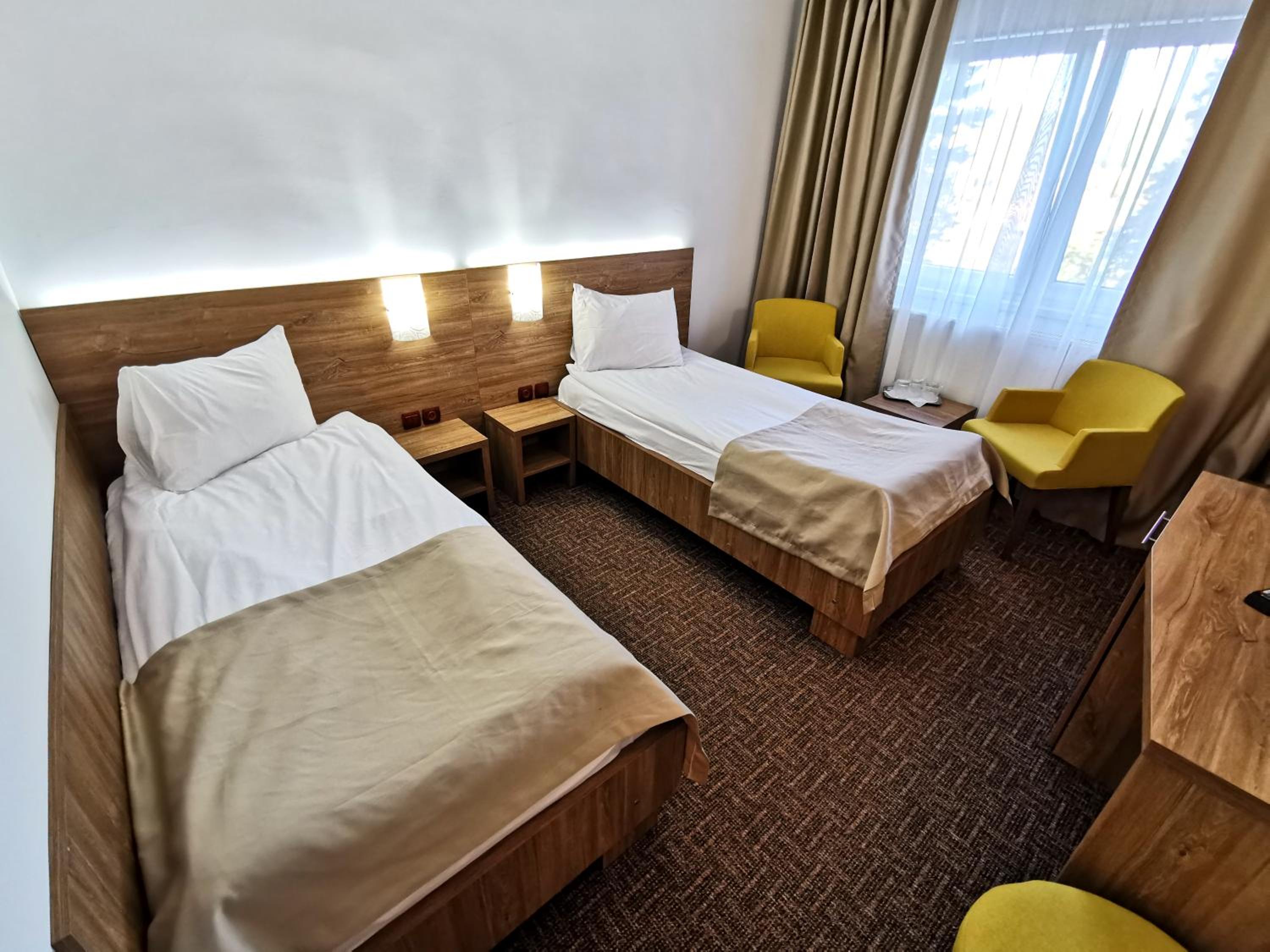 Twin Room - Photo 4