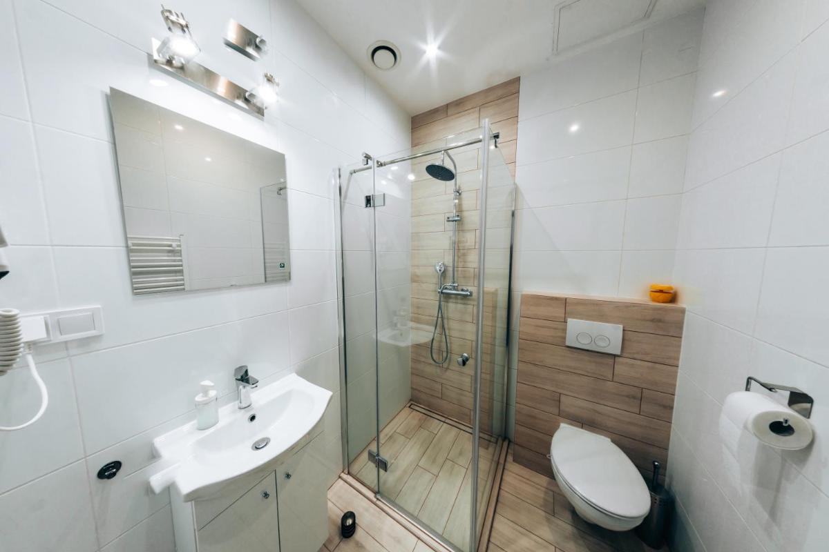 Single Room with Bathroom - Photo 1