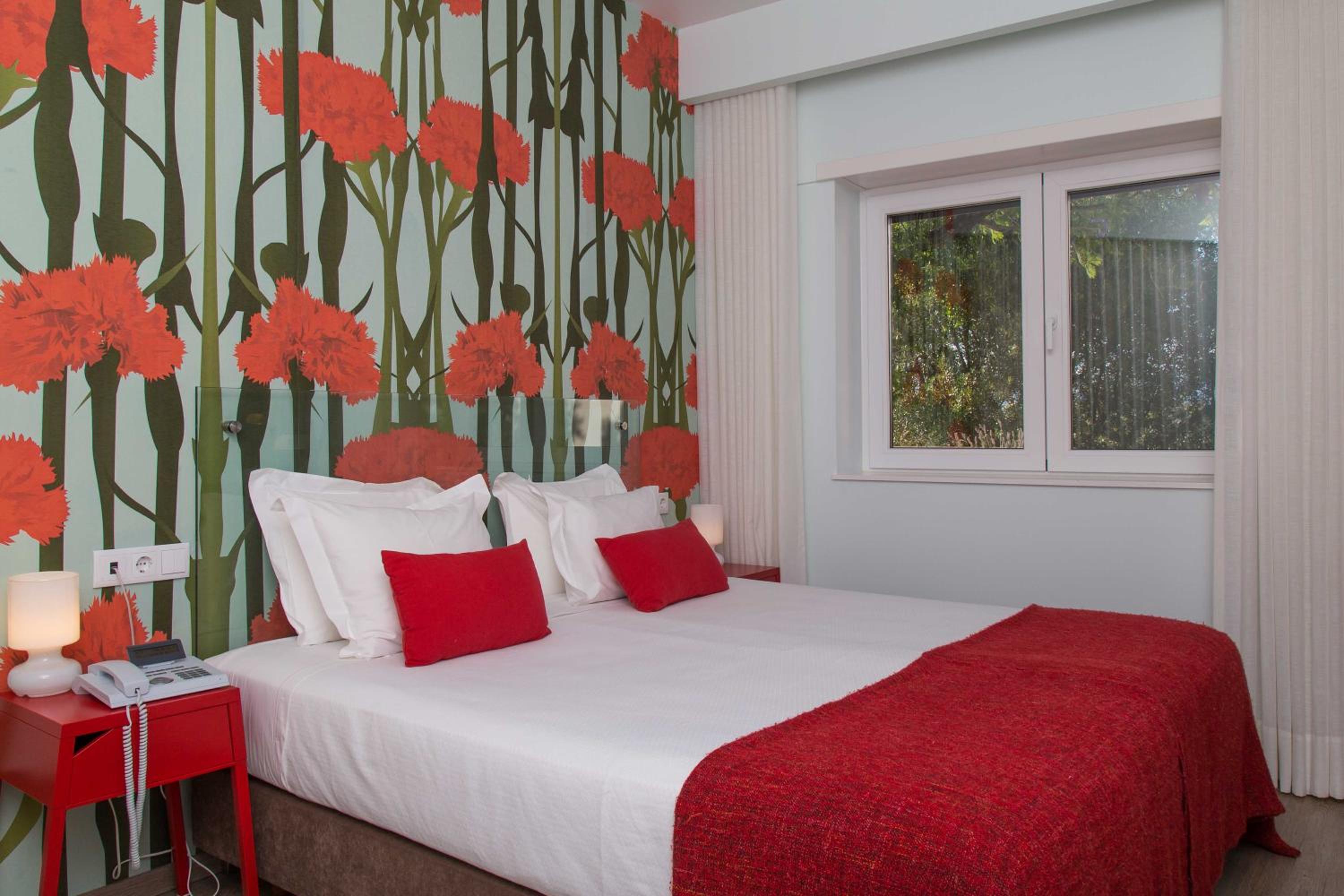 Deluxe Double or Twin Room with Pool Access photo 2