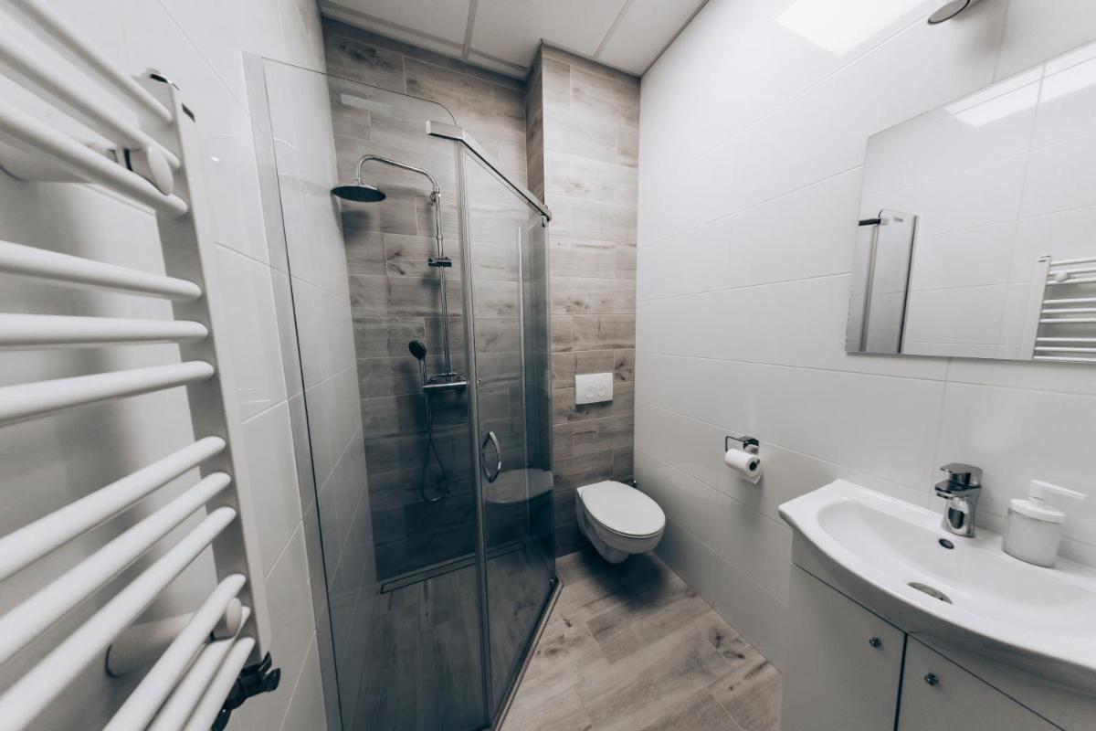 Apartment with Shower photo 1