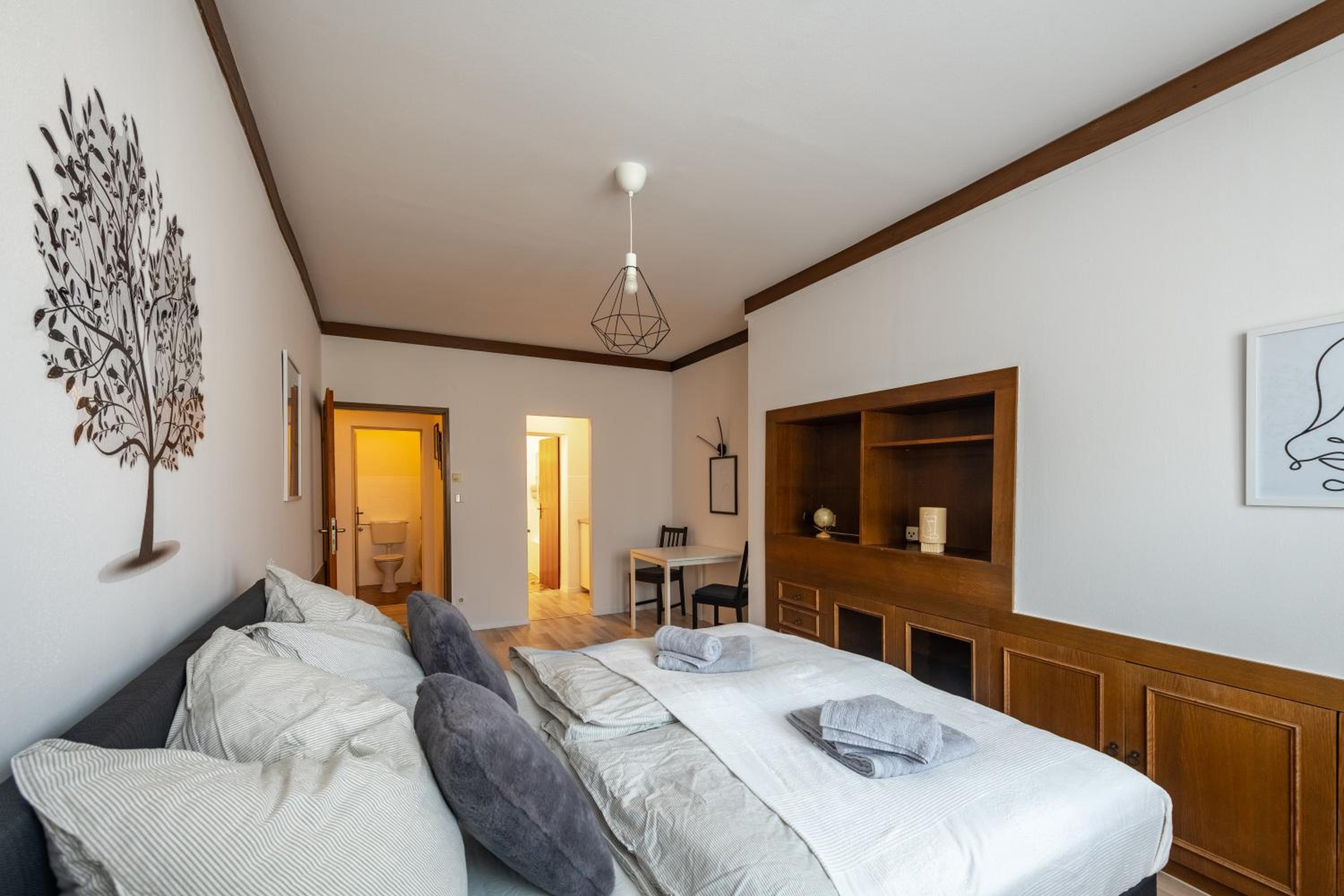One-Bedroom Apartment - Photo 8