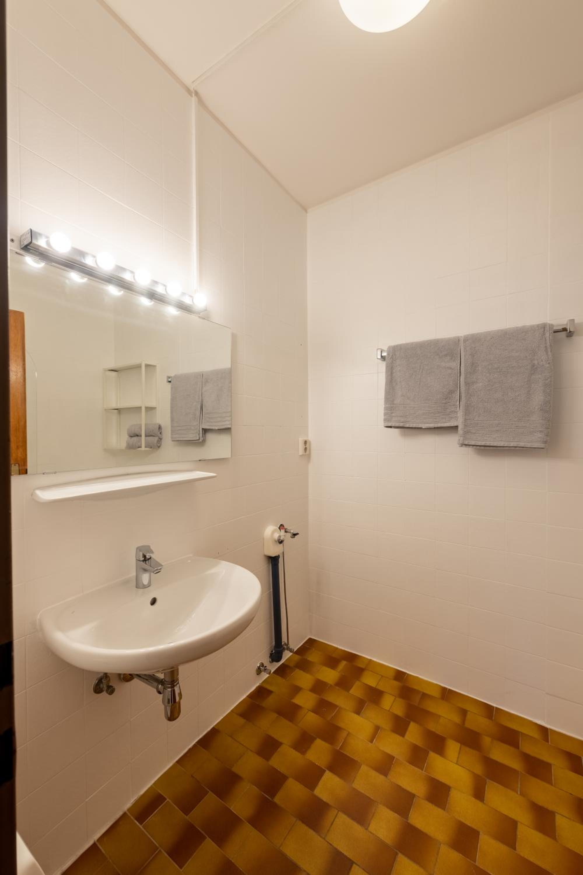 One-Bedroom Apartment - Photo 6