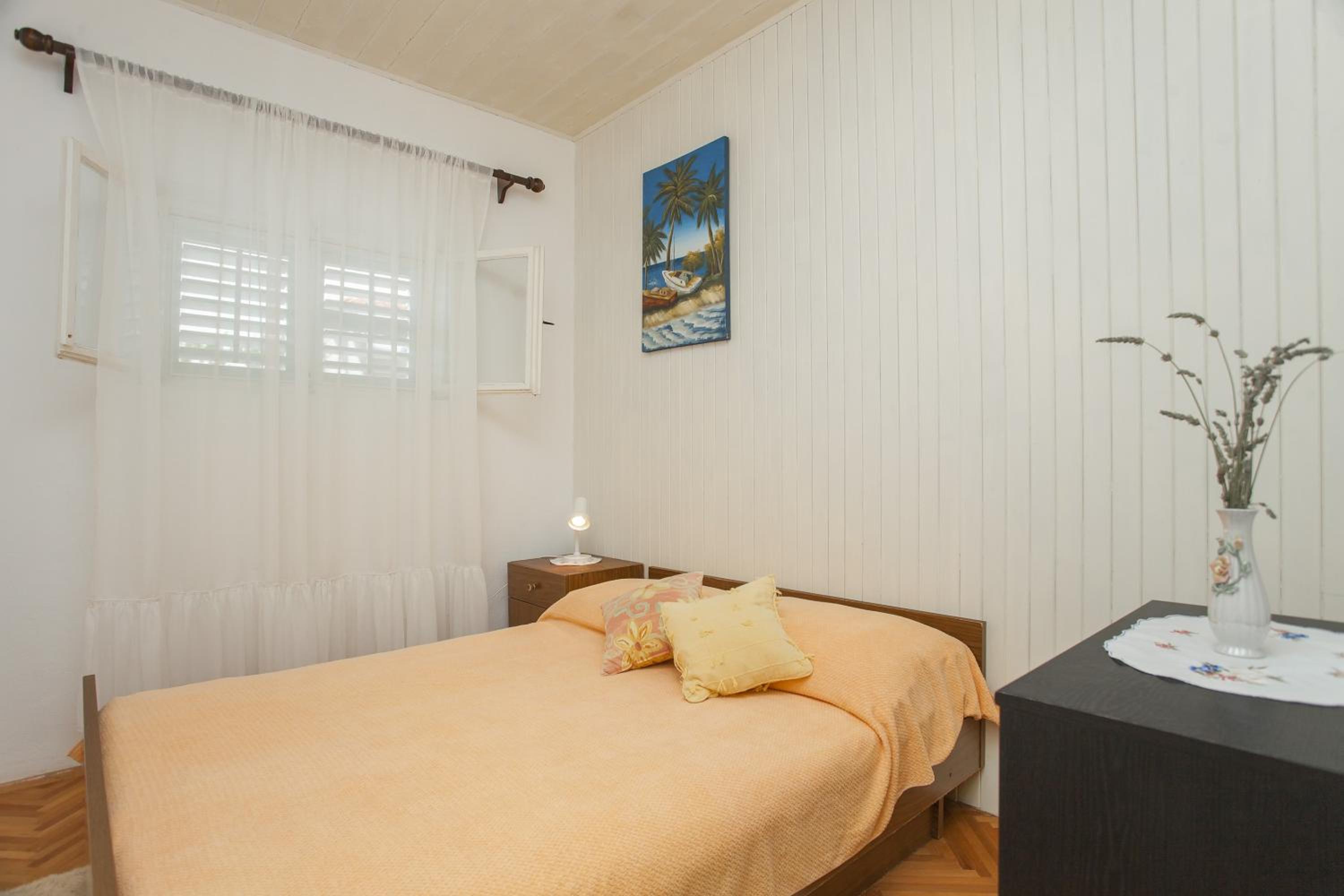 Three-Bedroom Holiday Home with Terrace and Sea View