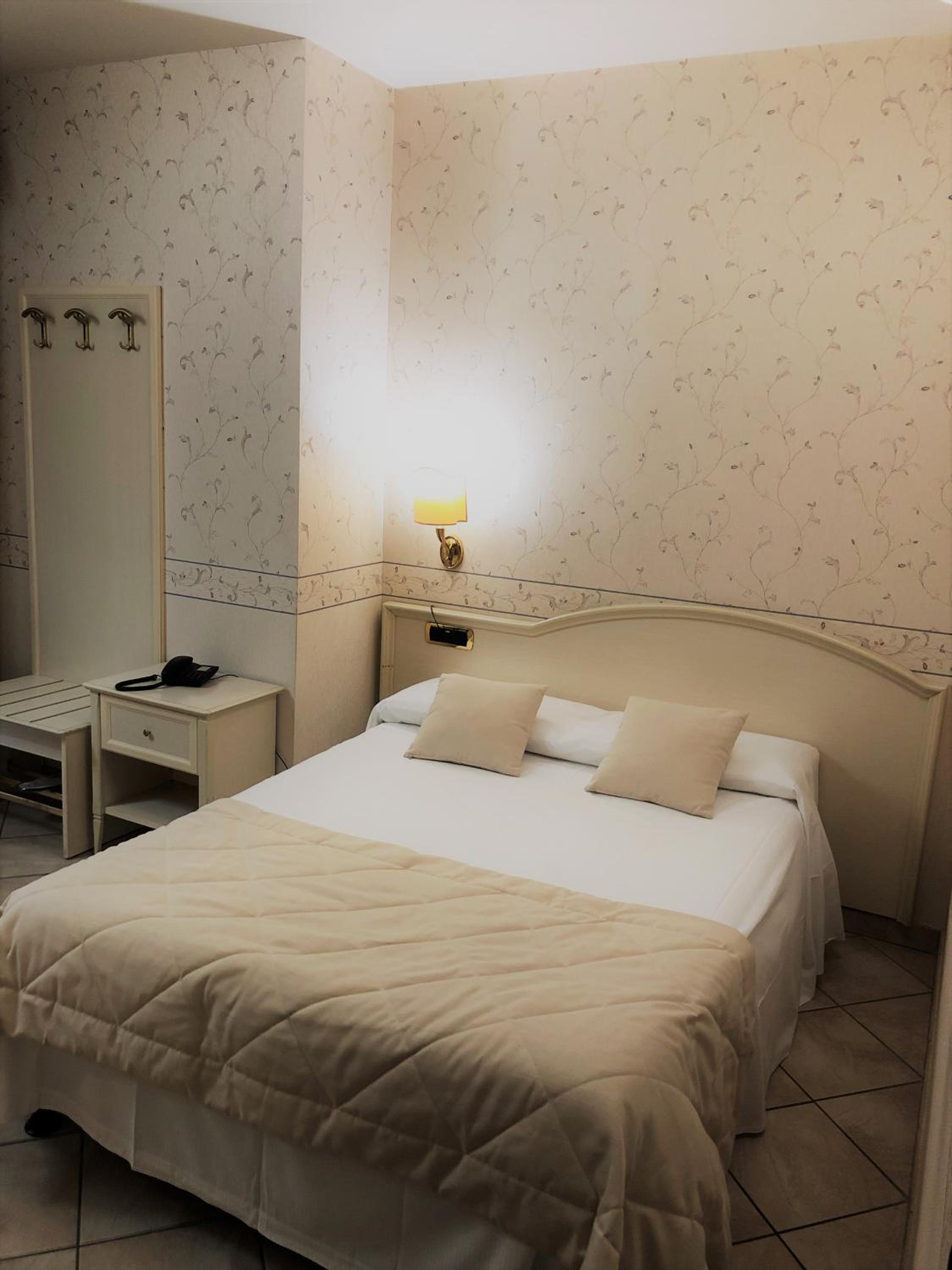 Single Room with French Bed
