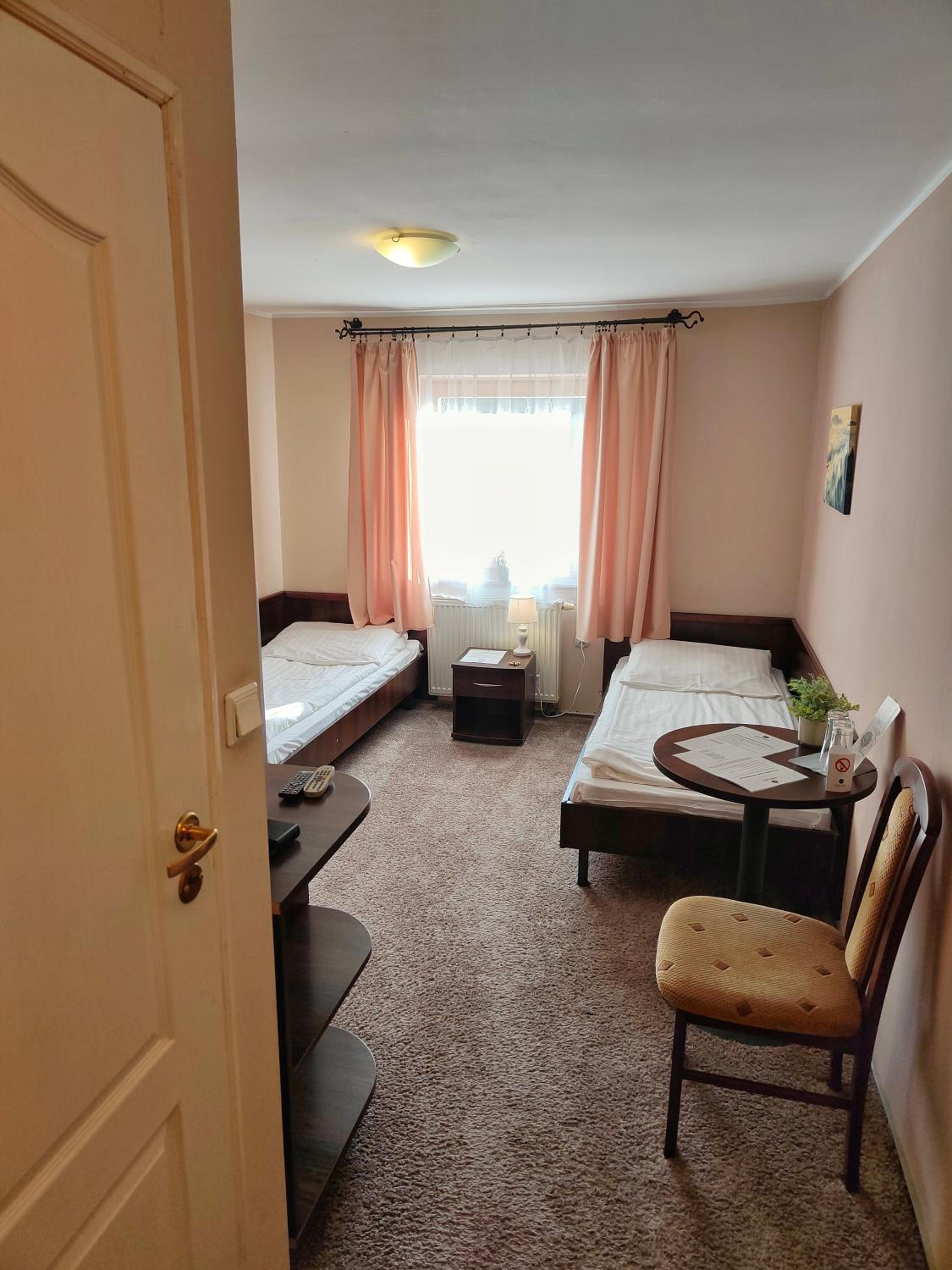 Standard Twin Room photo 2