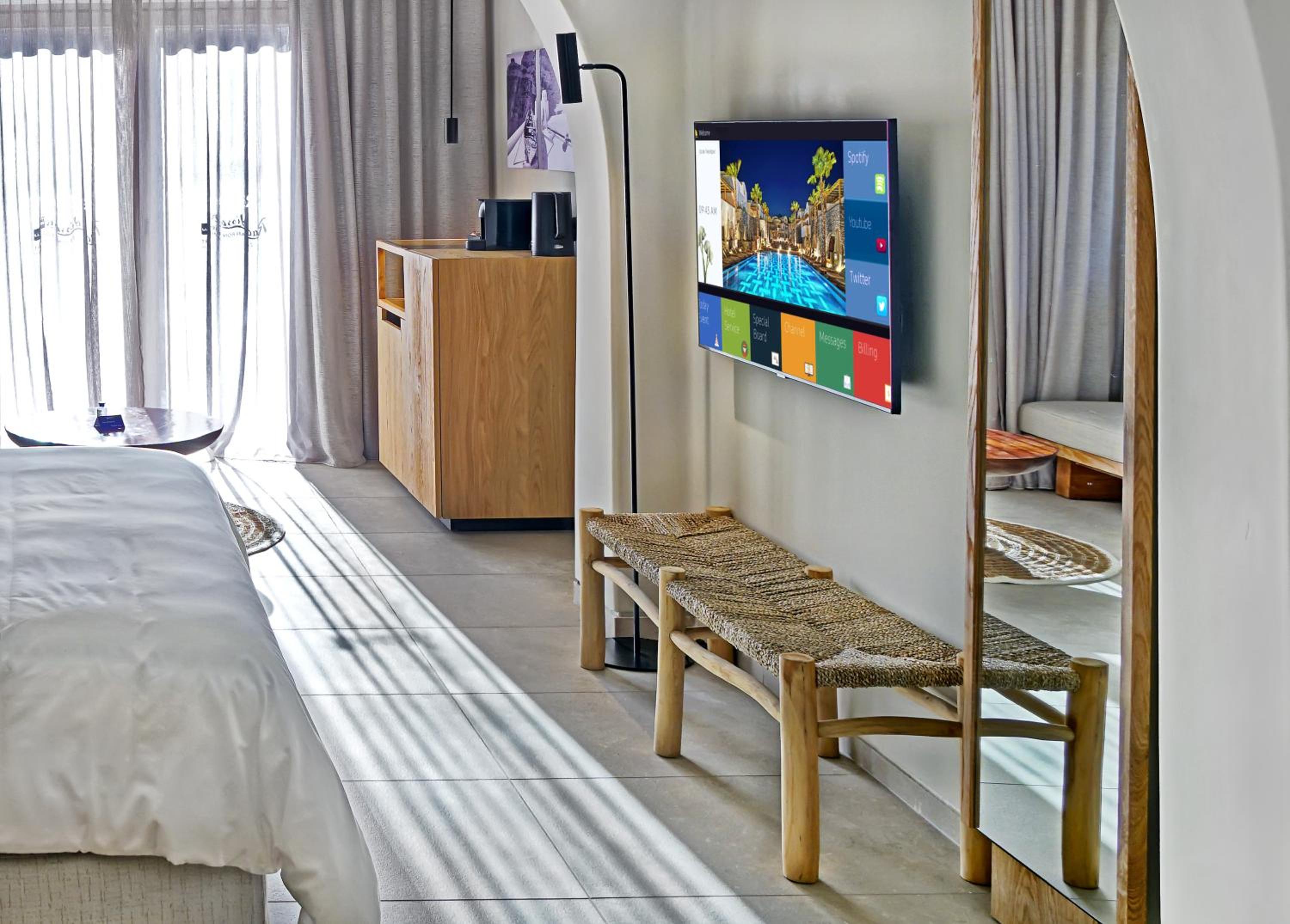 Junior Suite-Terrace-Plunge Pool photo 3