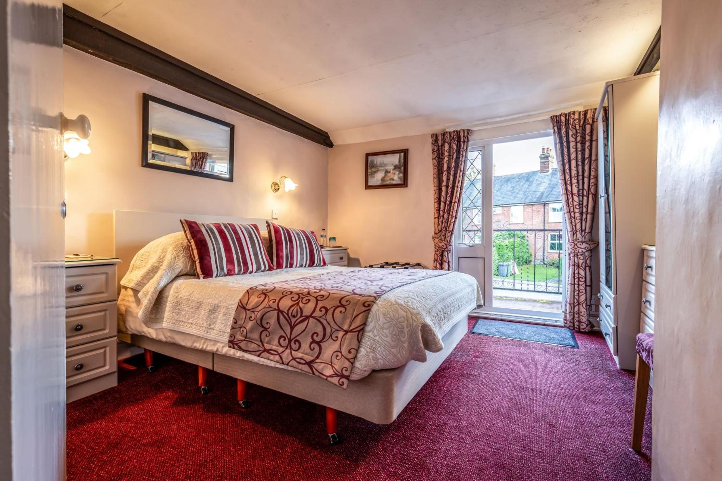 Double Room with Private External Bathroom photo 2