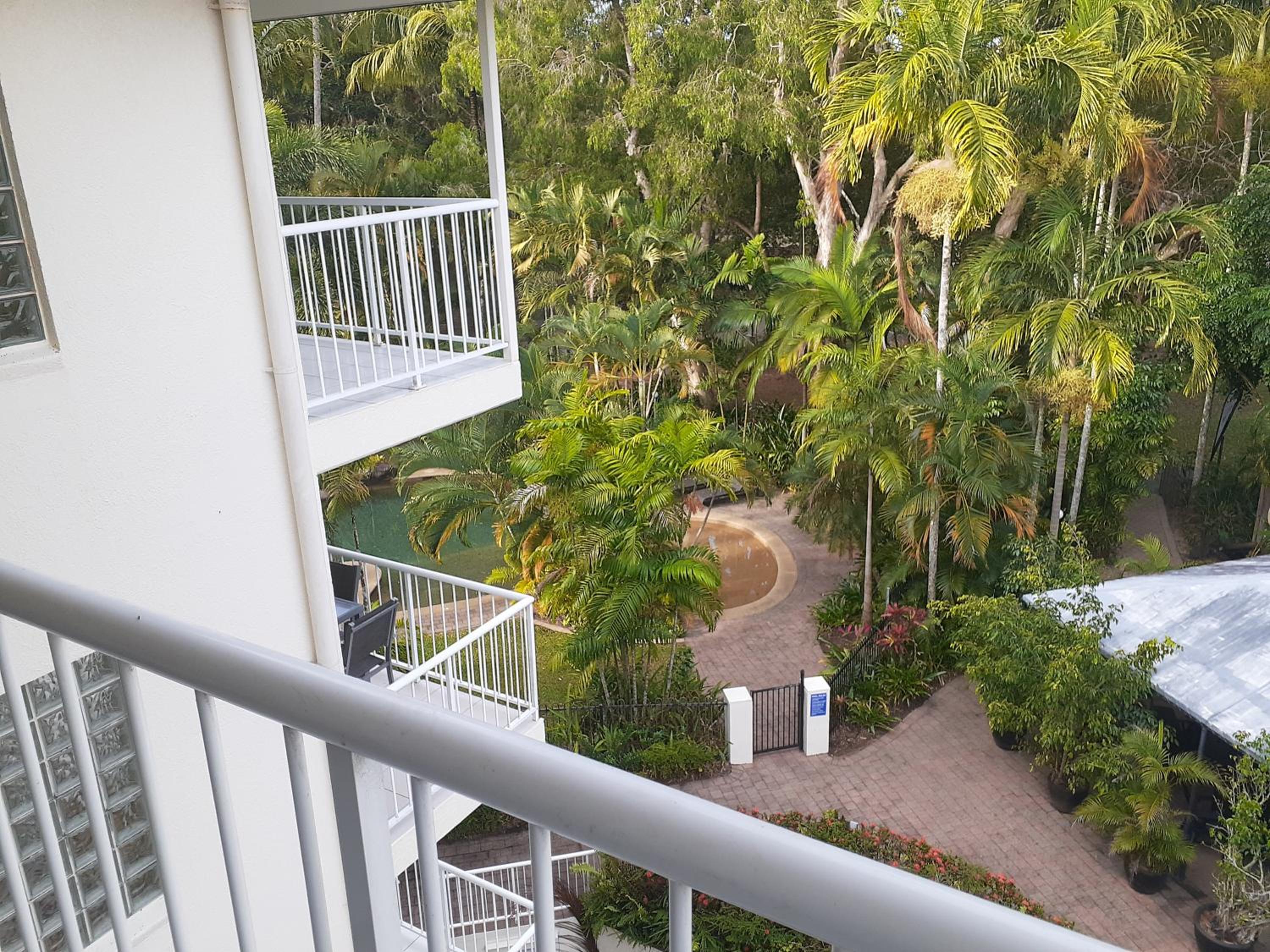 Apartment with Pool View  photo 3