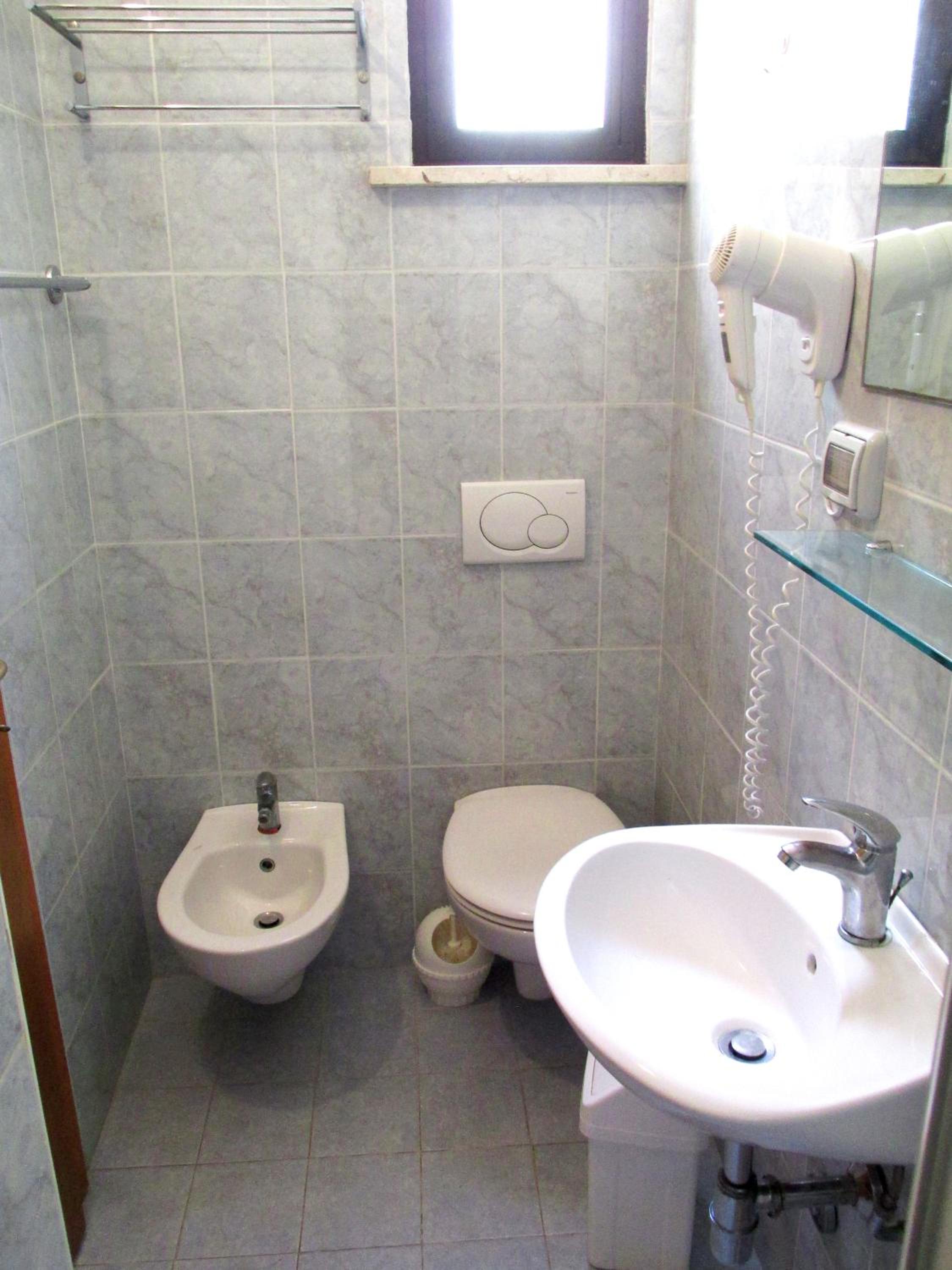 Economy Double Room - Photo 4
