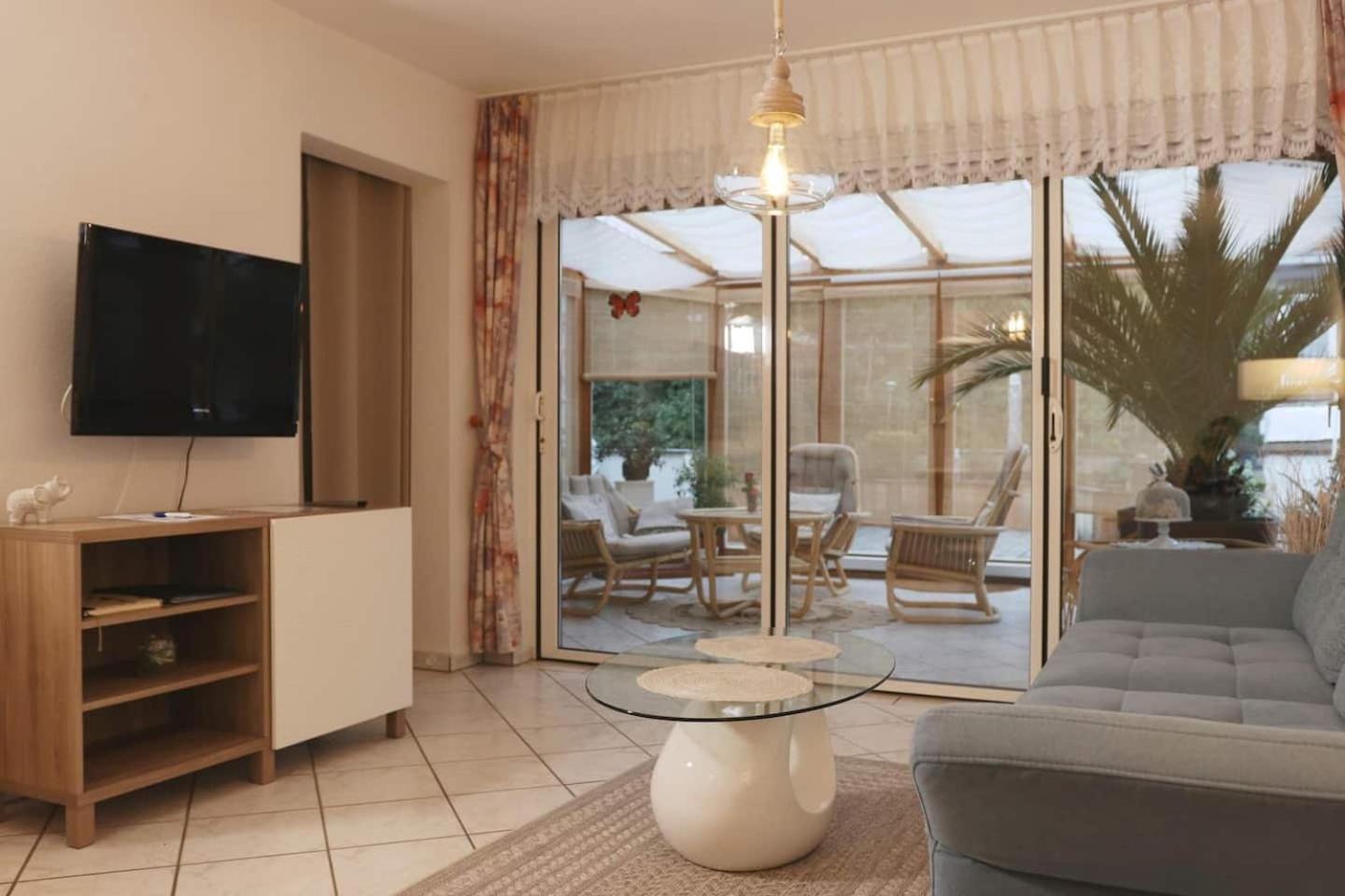 One-Bedroom House photo 2