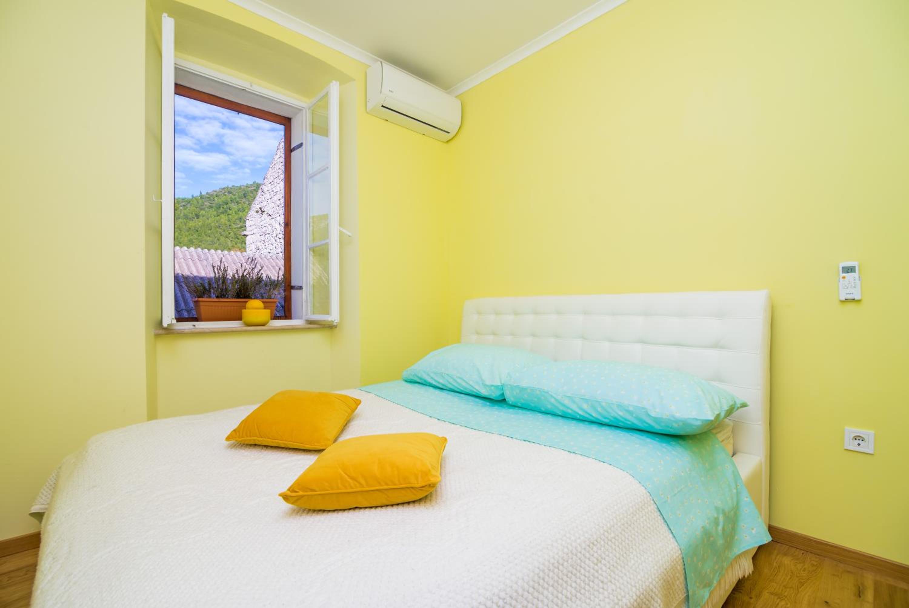 Three-Bedroom Villa with Terrace and Sea View photo 1