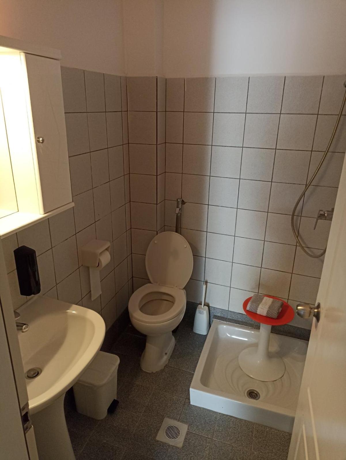 Budget Twin Room photo 3