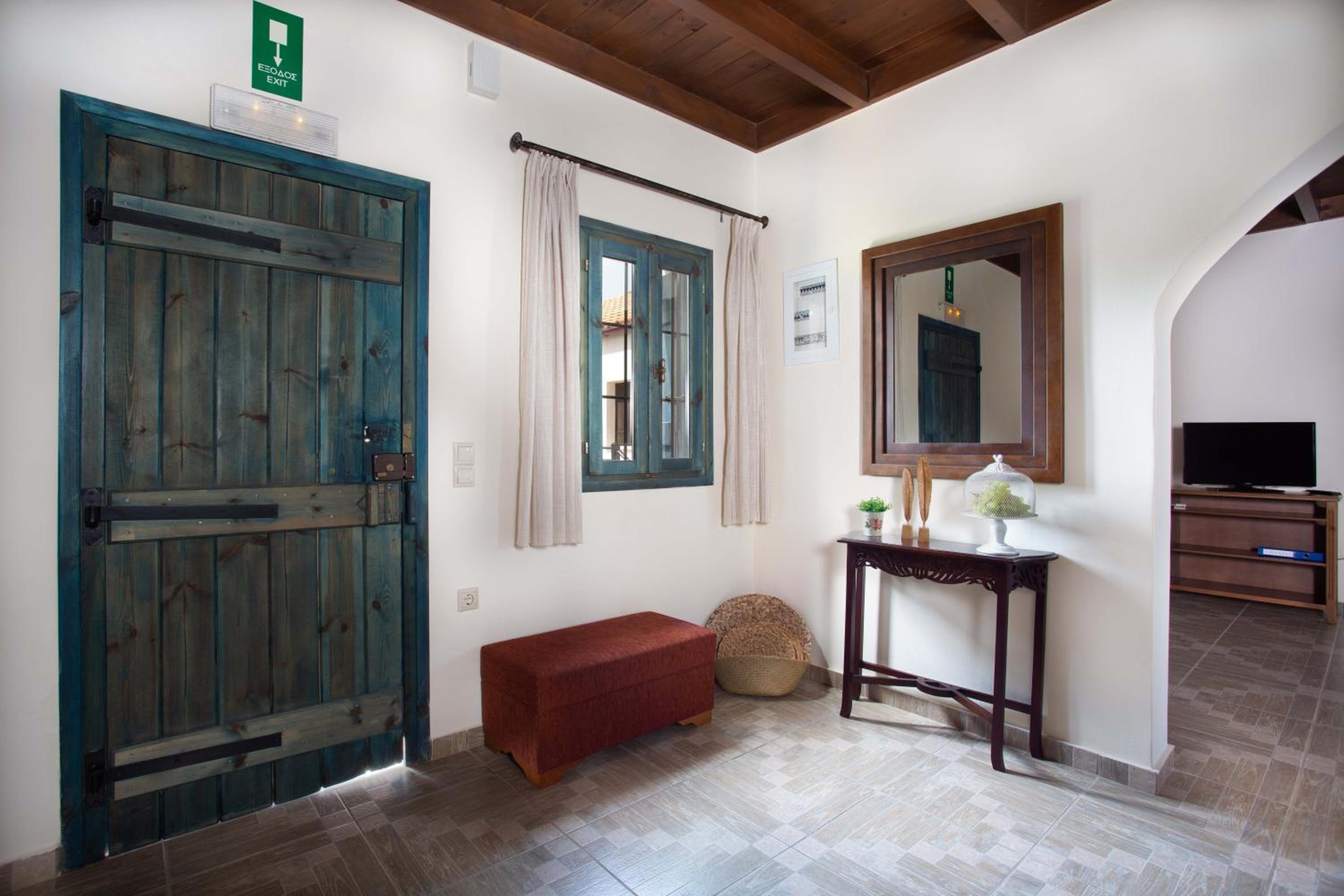 One-Bedroom Apartment with Shared Pool