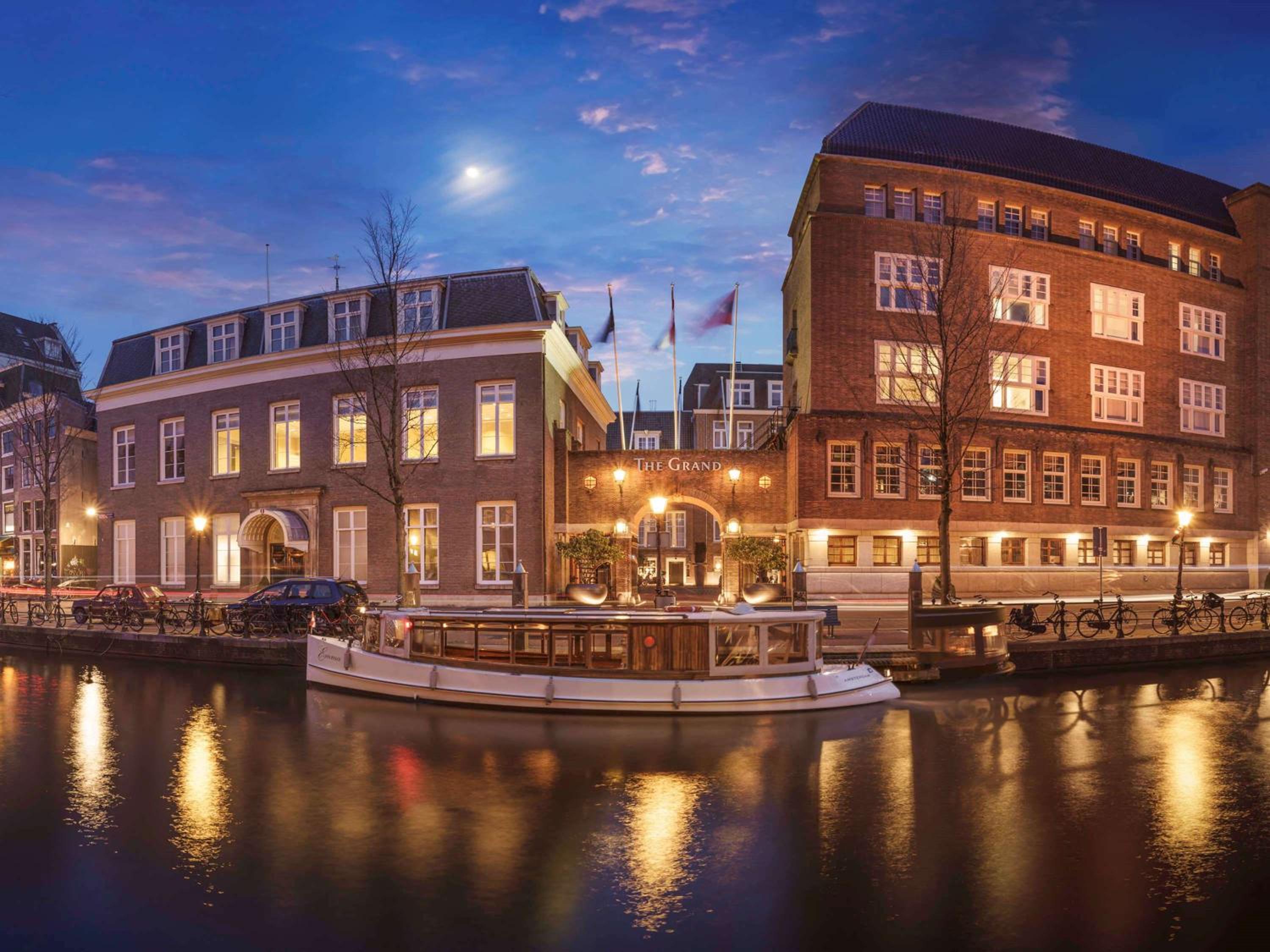 Superior Room with 1 Queen size Bed - Canal View