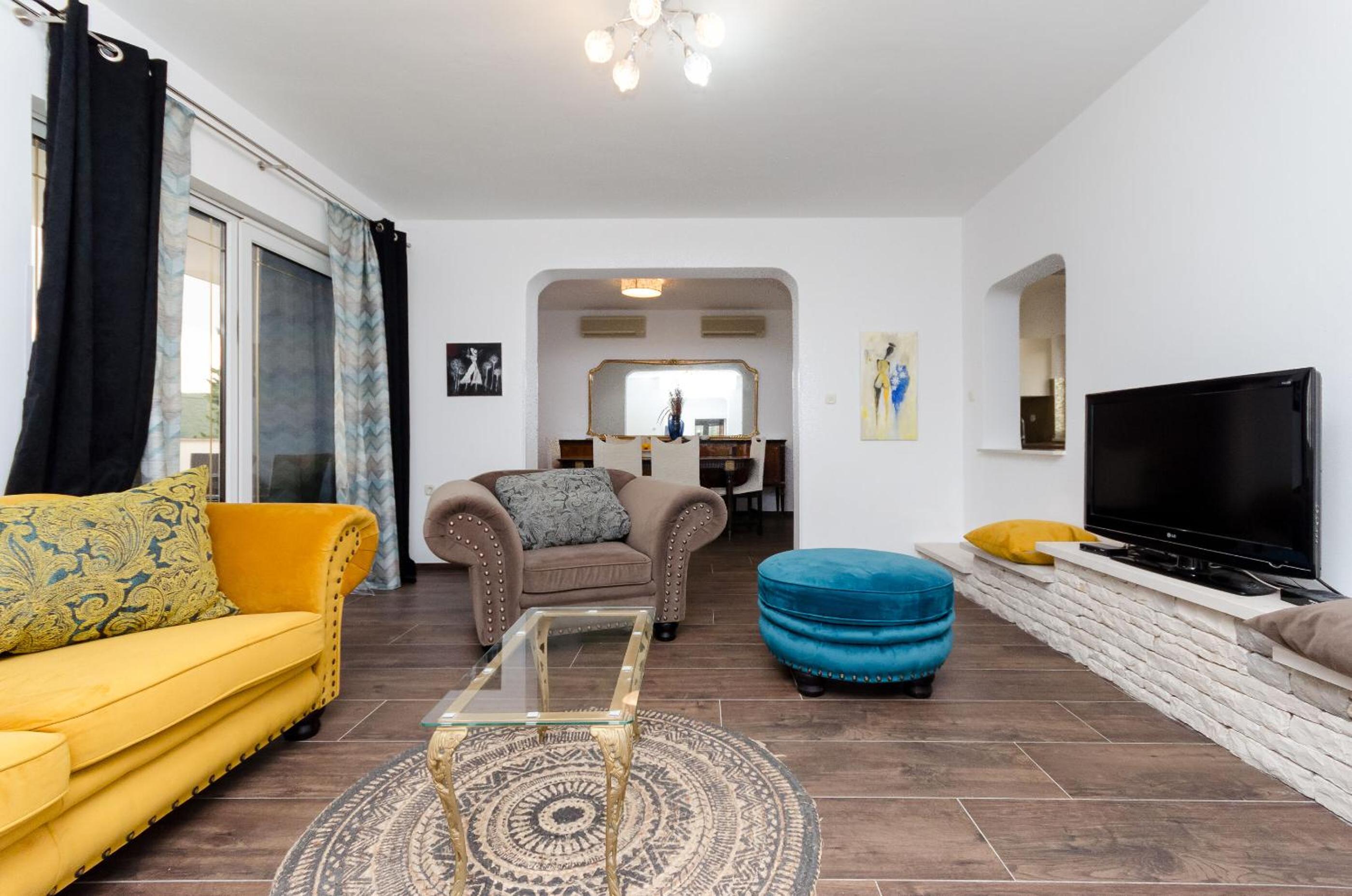 Apartment photo 1