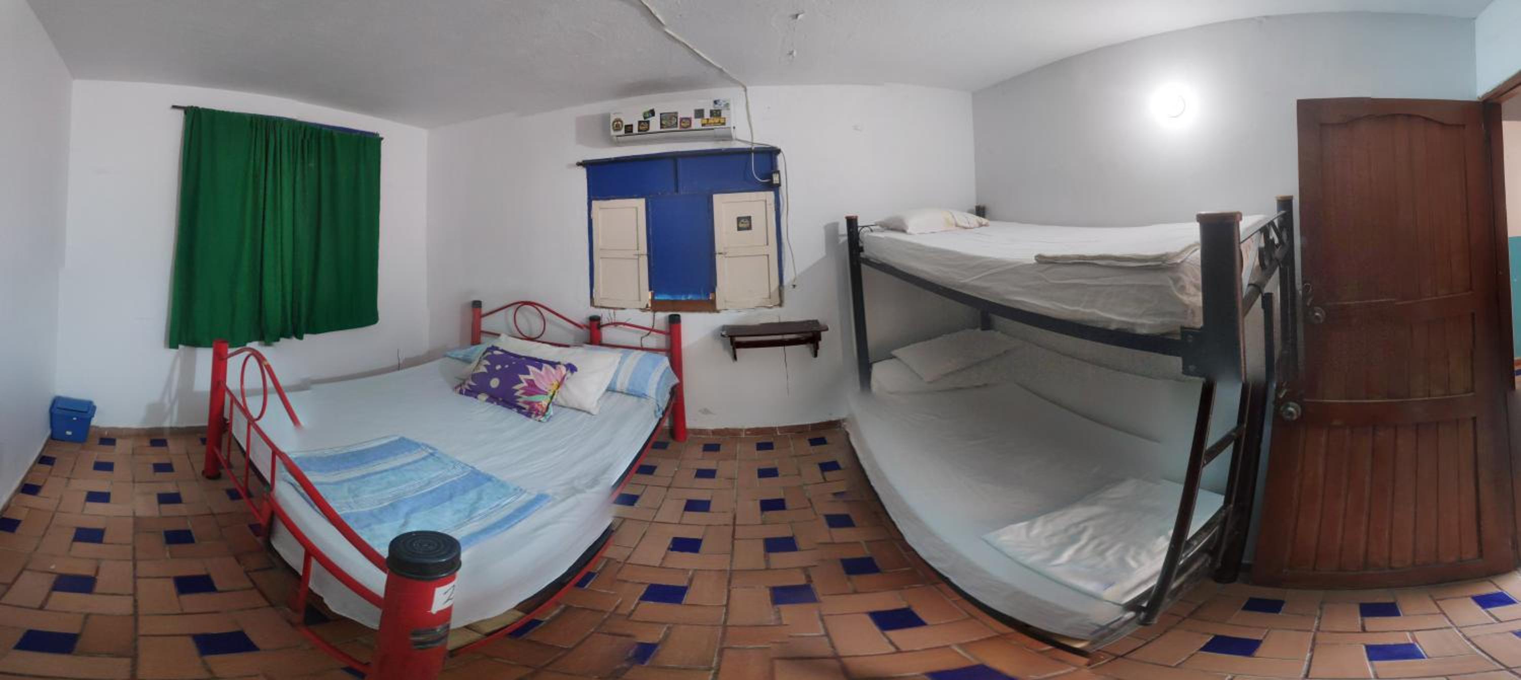 Quadruple Room with Private Bathroom photo 1