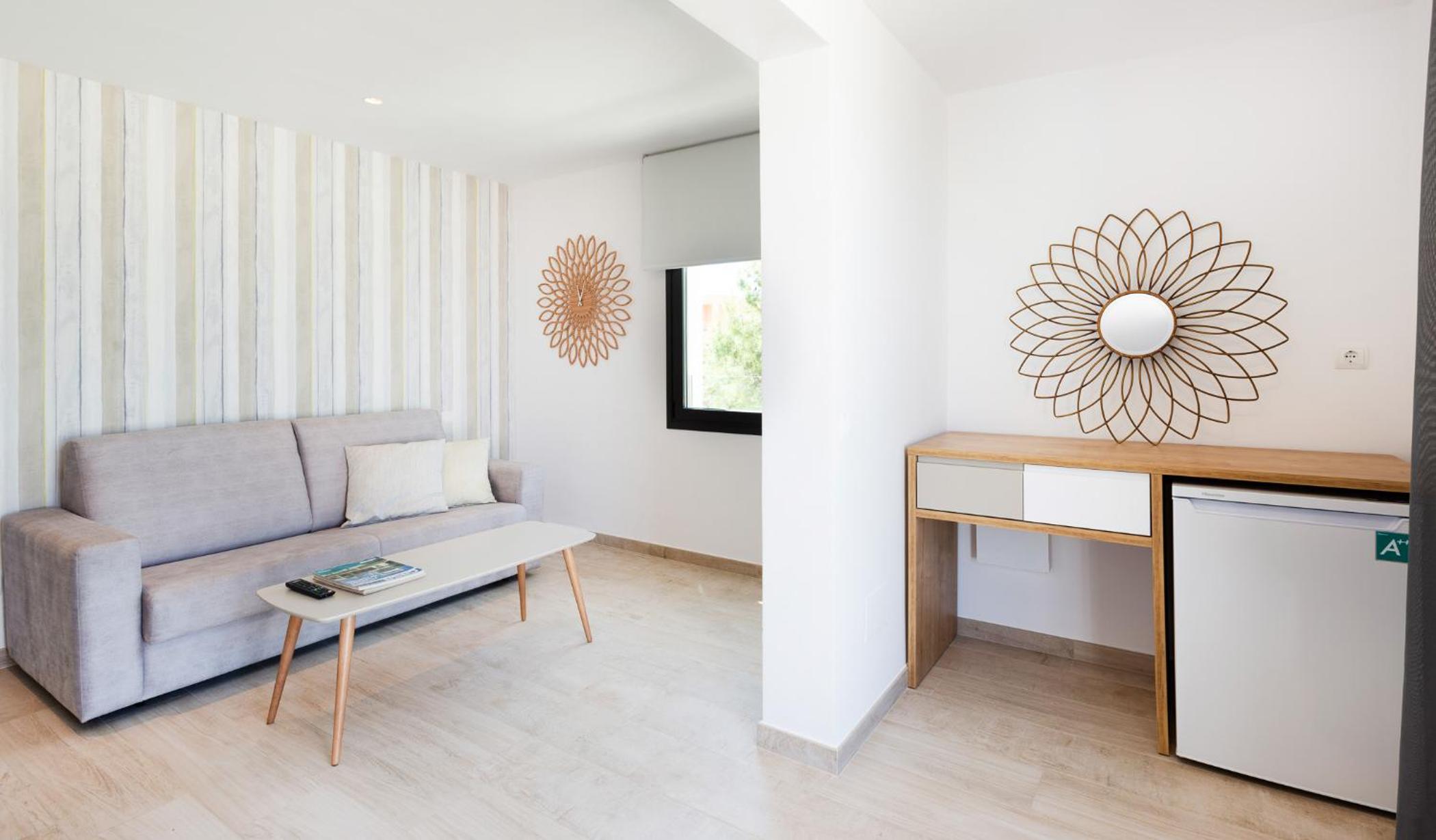 Suite with Terrace thumbnail 5
