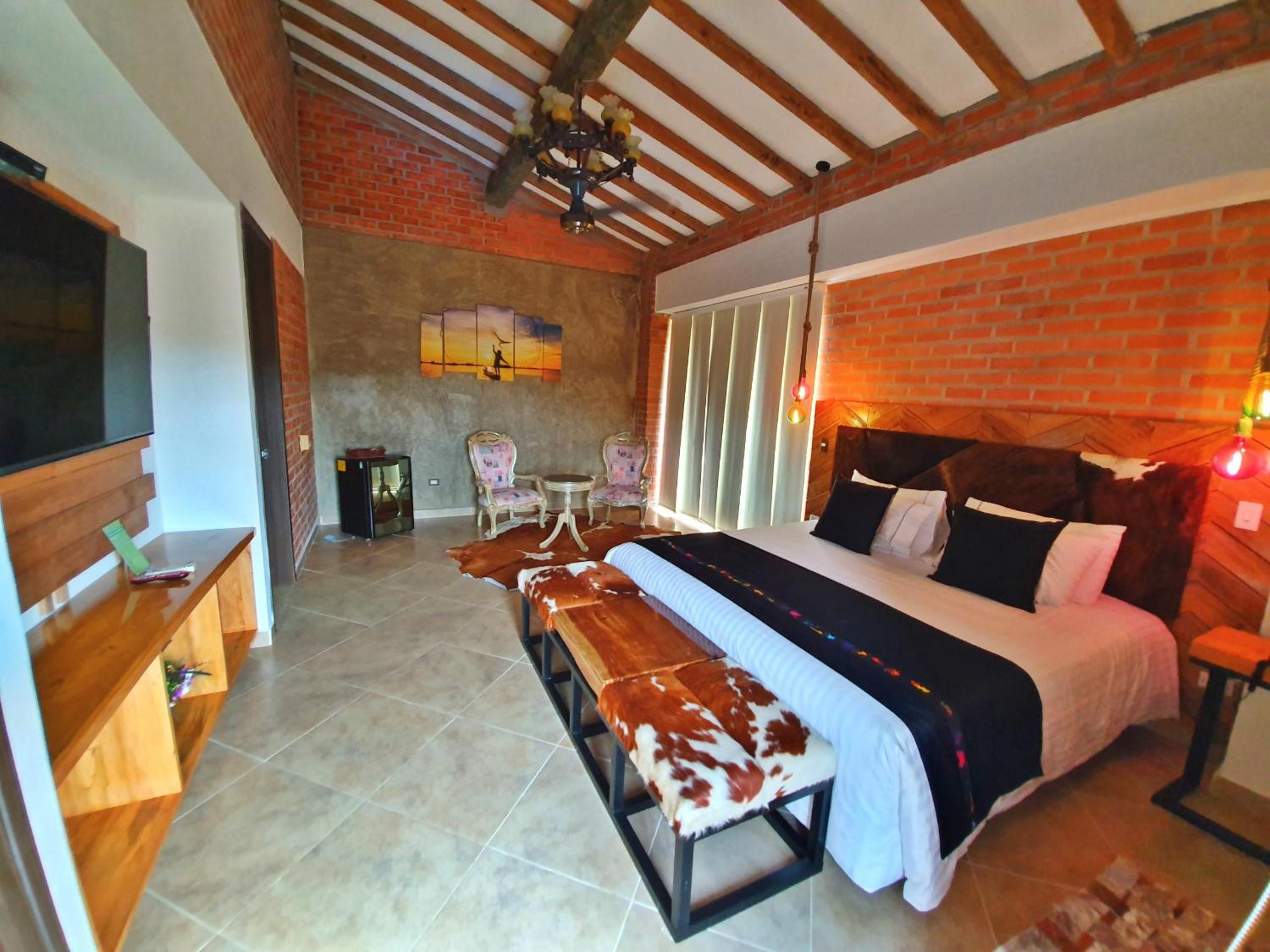 Deluxe King Suite