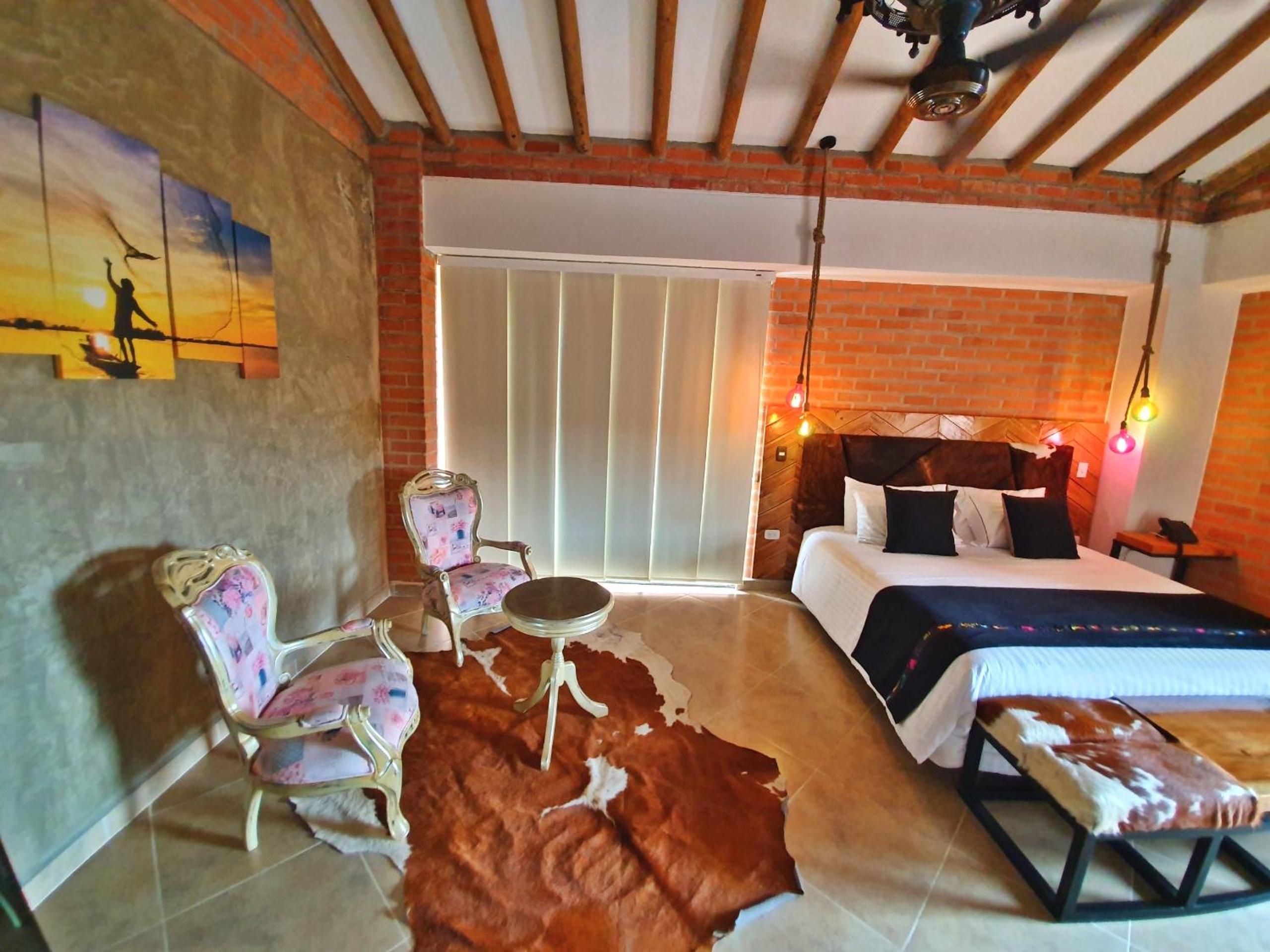 Deluxe King Suite photo 2