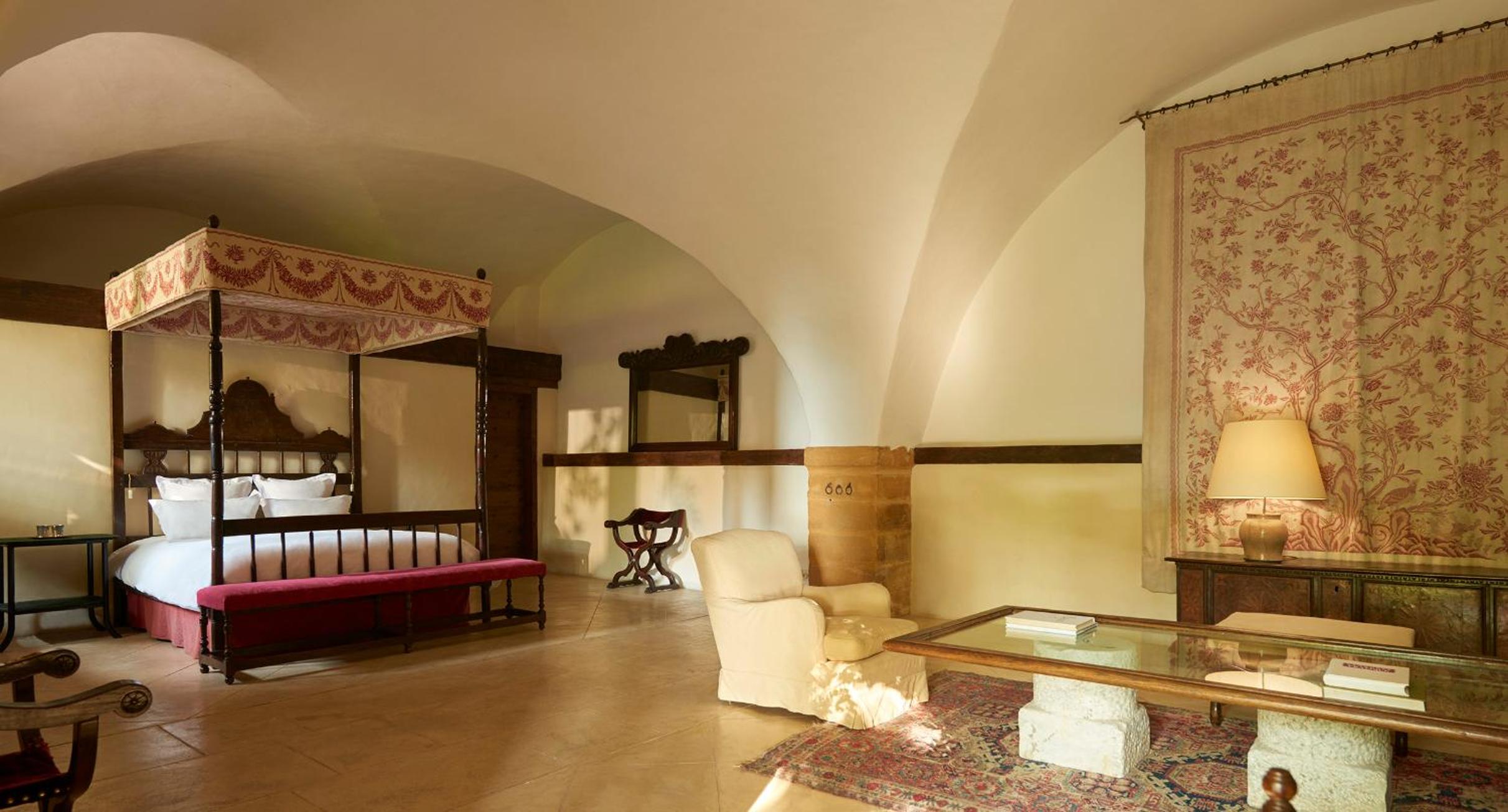 Suite Supérieure Cour