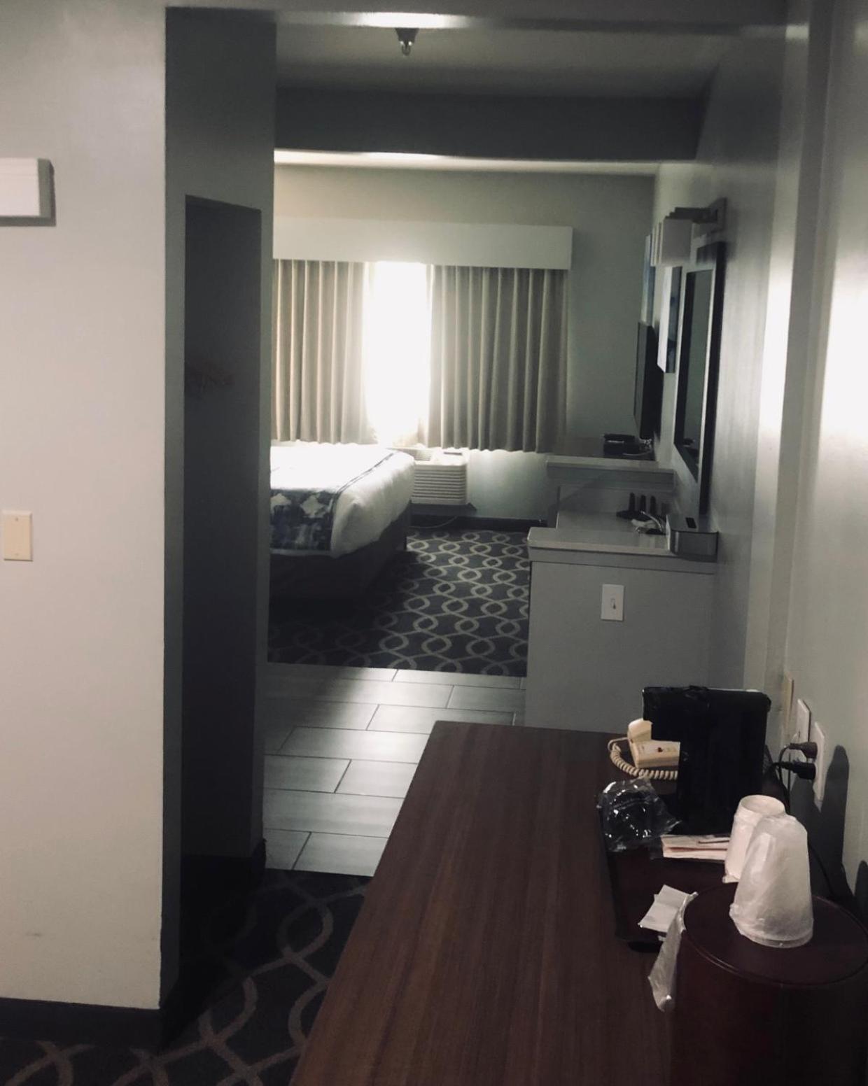 King Room with Mobility/Hearing Impaired Access Bathtub with Grab Bars - Non-Smoking - Photo 11