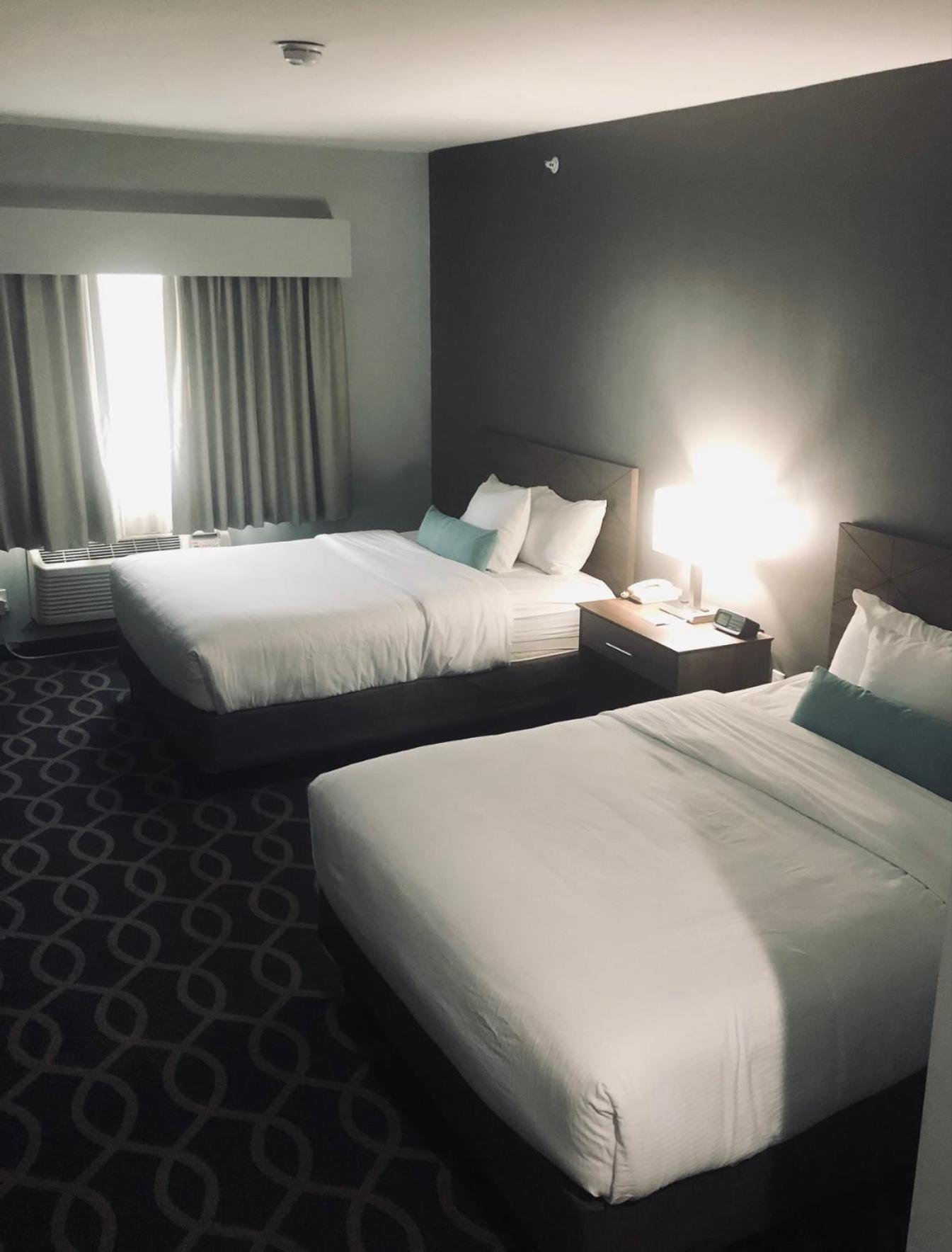 Queen Room with Two Queen Beds with Hearing Accessible Roll-In Shower - Non-Smoking - Photo 2