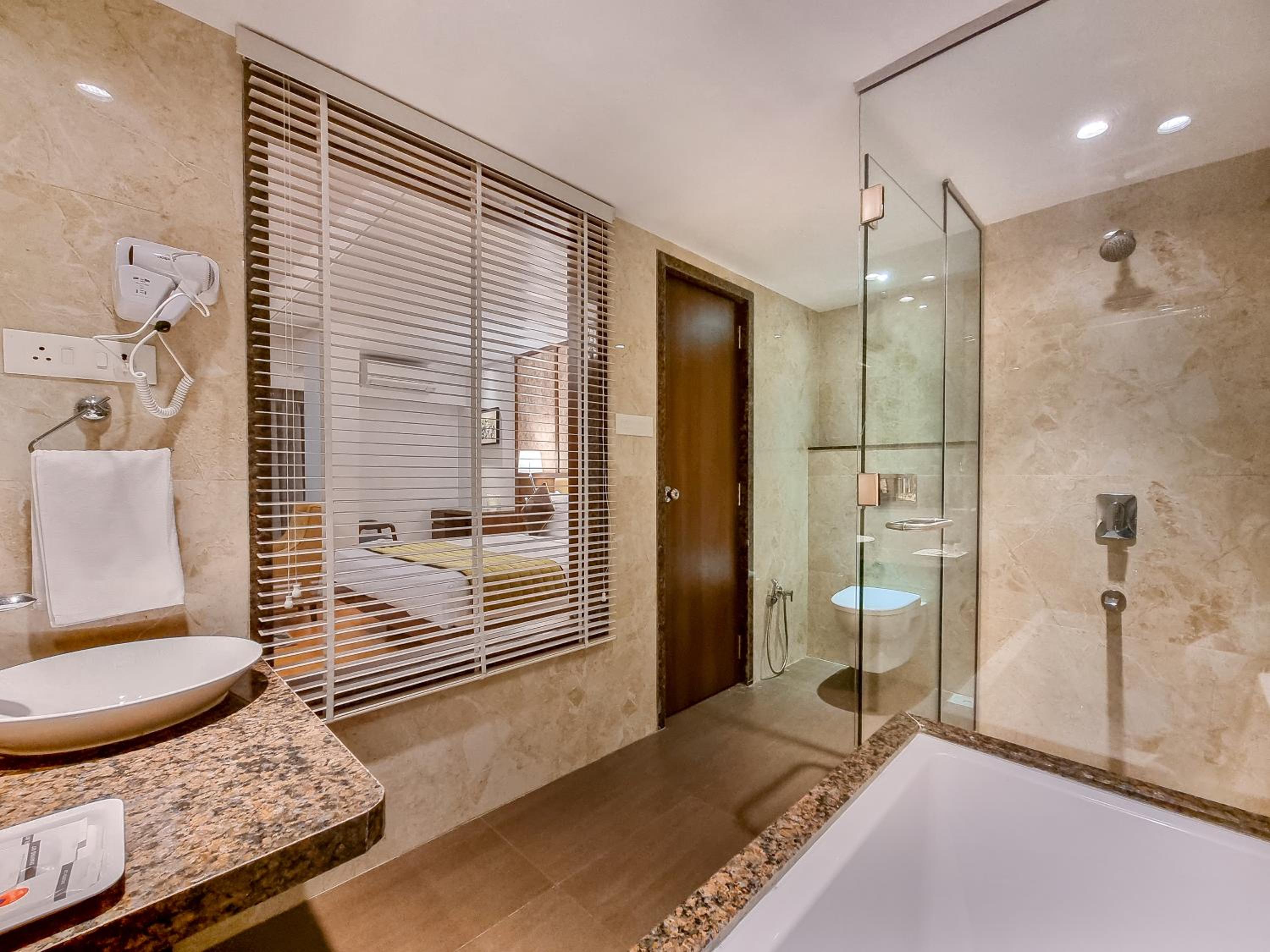 Suite - Photo 3
