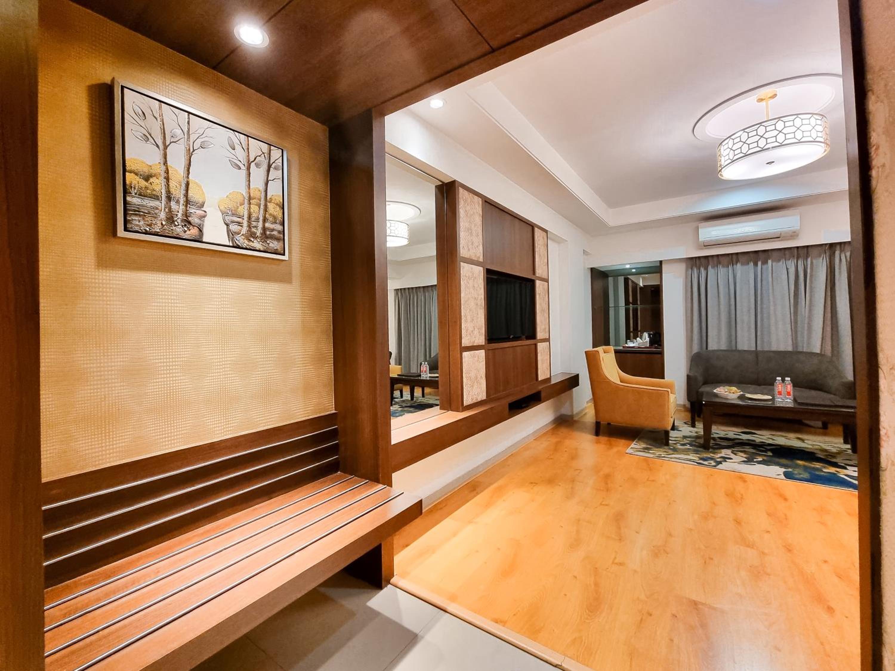 Suite - Photo 5