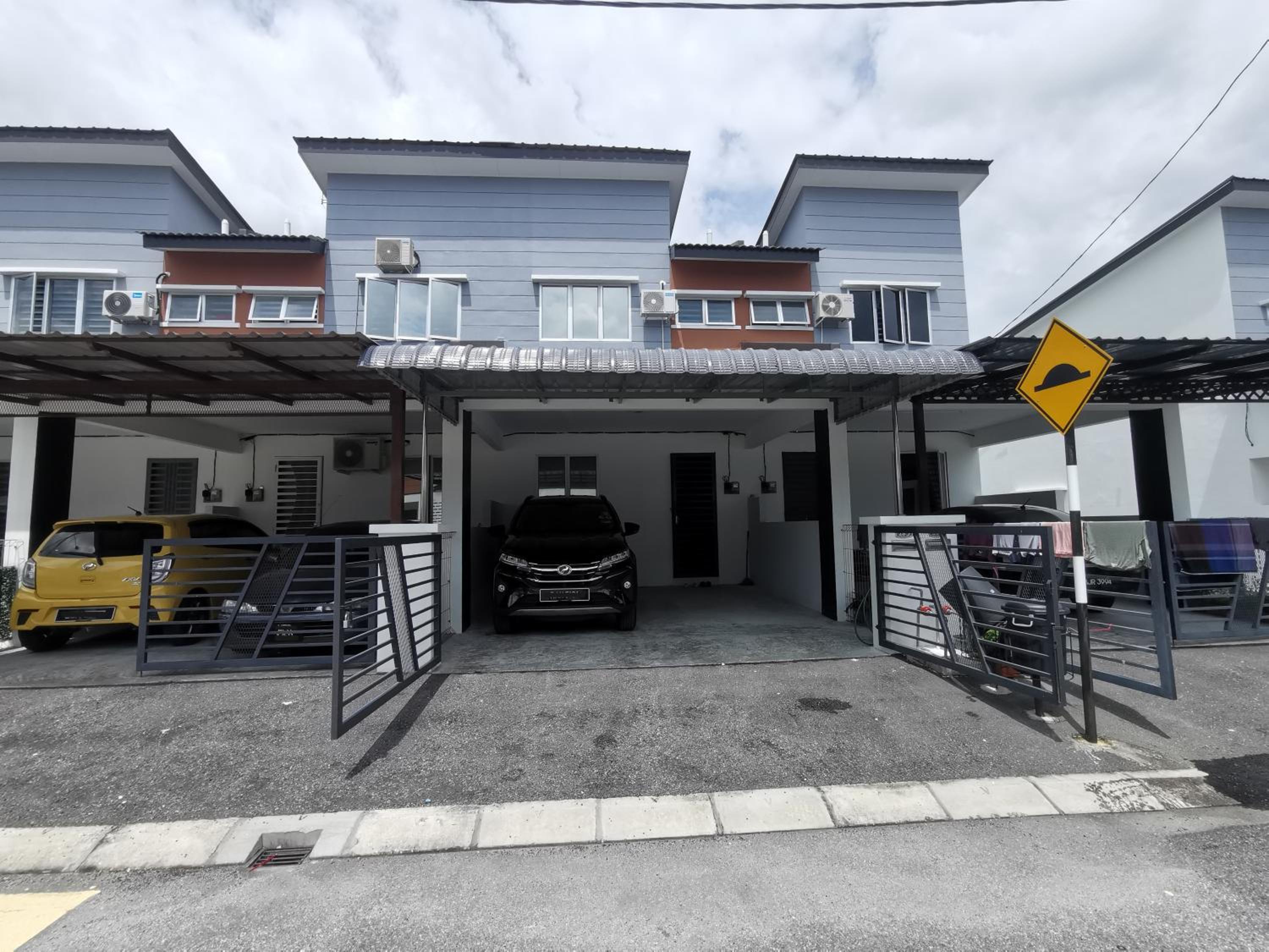 Four-Bedroom House photo 1