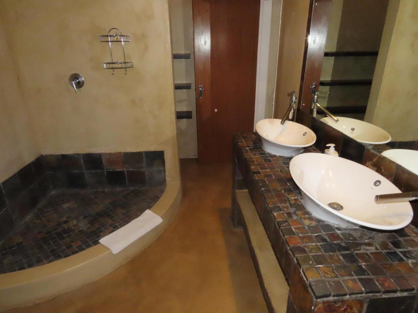 Deluxe Double or Twin Room photo 3