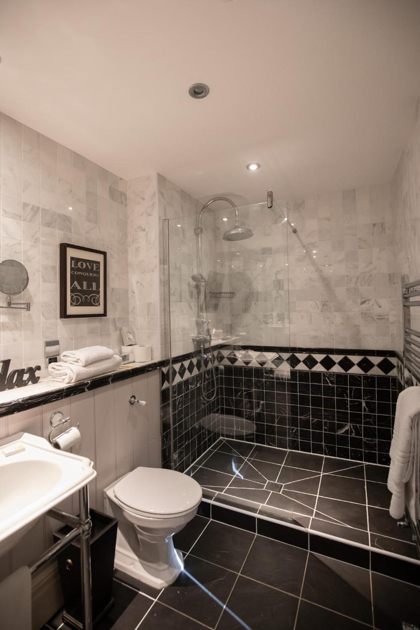 Suite - Photo 2
