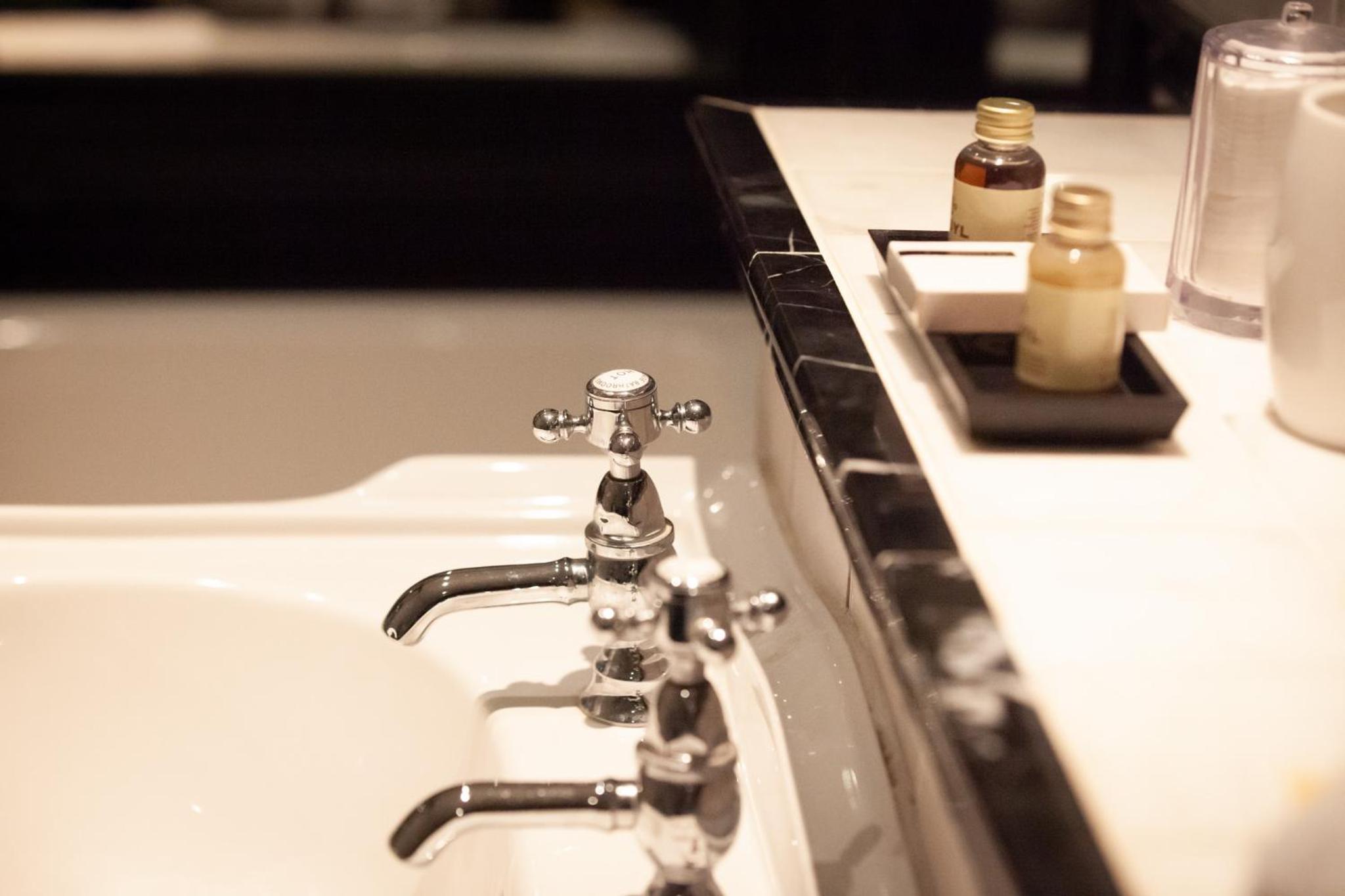 Suite - Photo 9