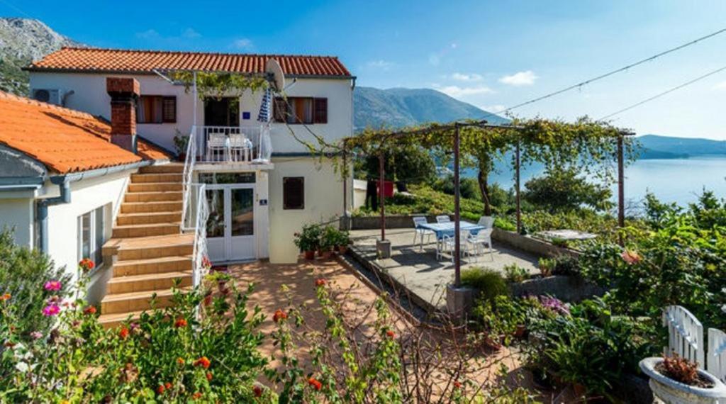 Two-Bedroom Apartment with Terrace and Sea View photo 3