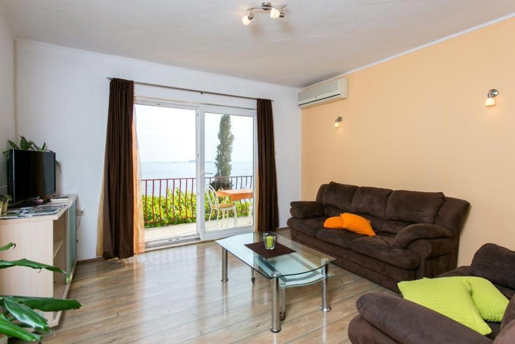 Two-Bedroom Apartment with Balcony and Sea View