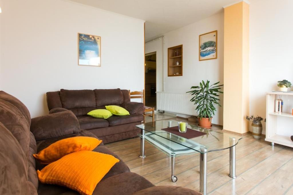 Two-Bedroom Apartment with Balcony and Sea View photo 3