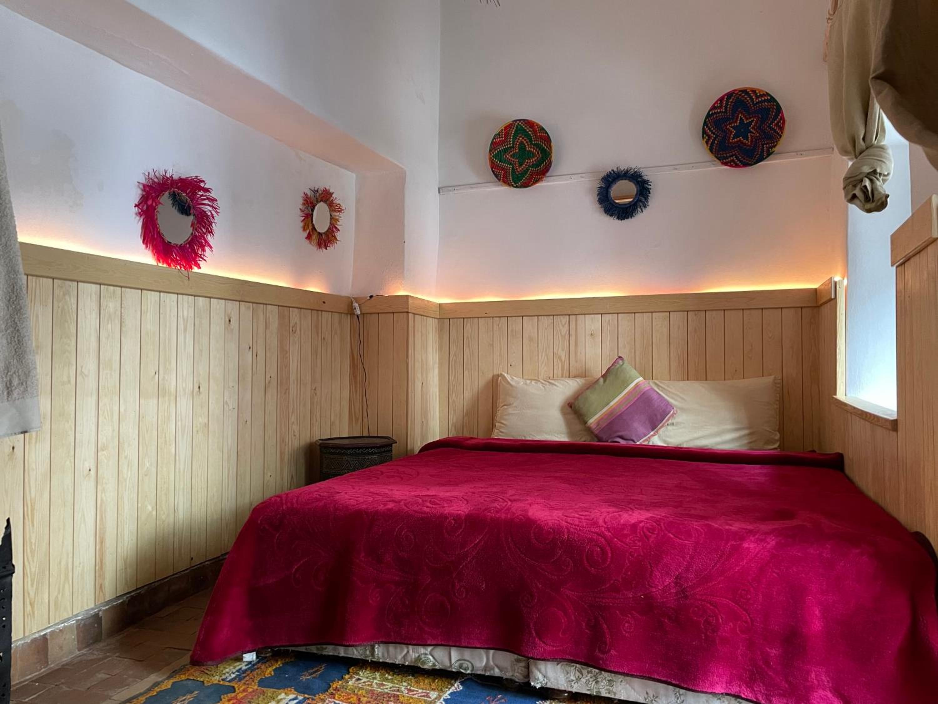 Double or Twin Room with Private Bathroom - Photo 15