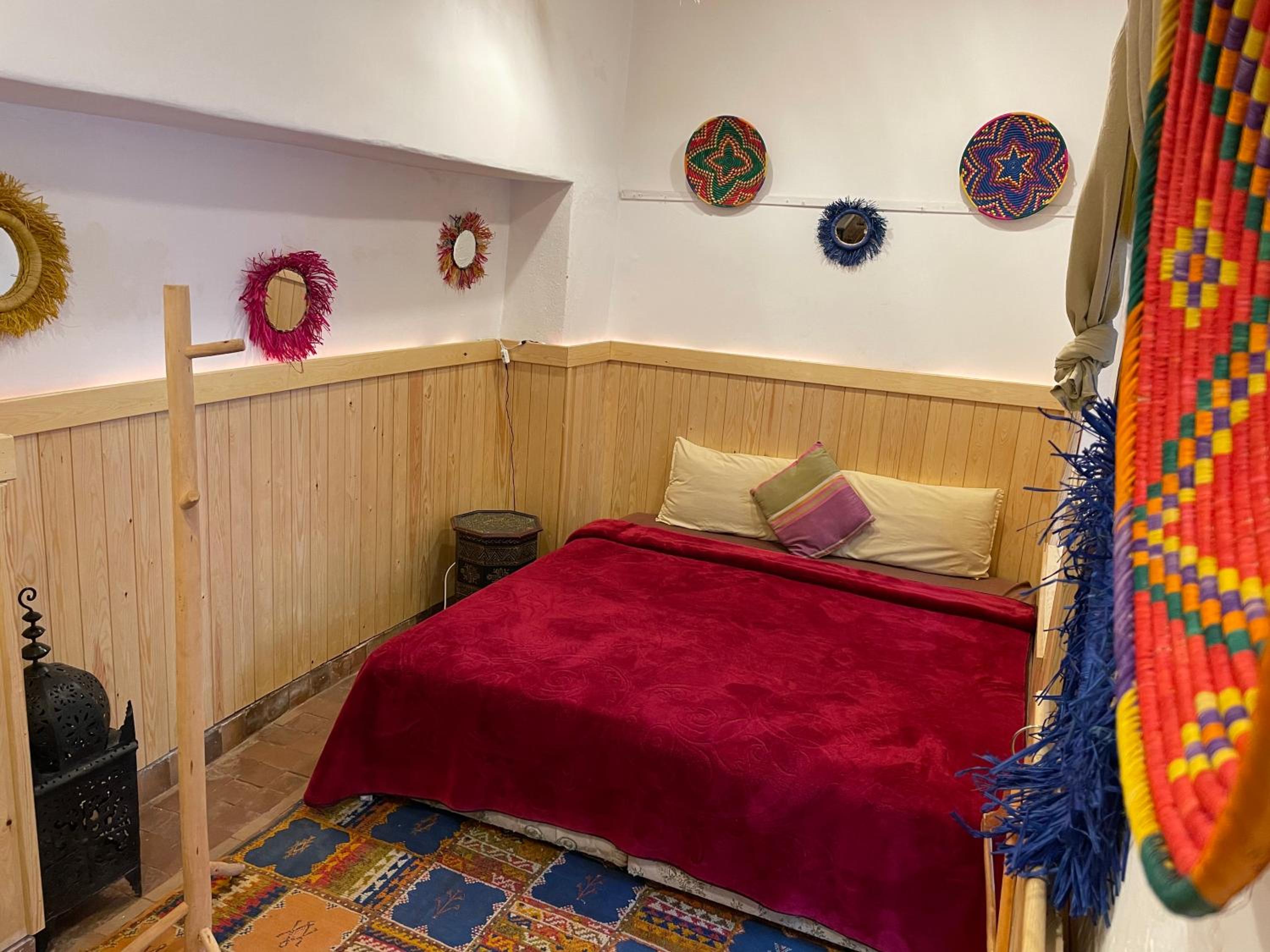 Double or Twin Room with Private Bathroom - Photo 22