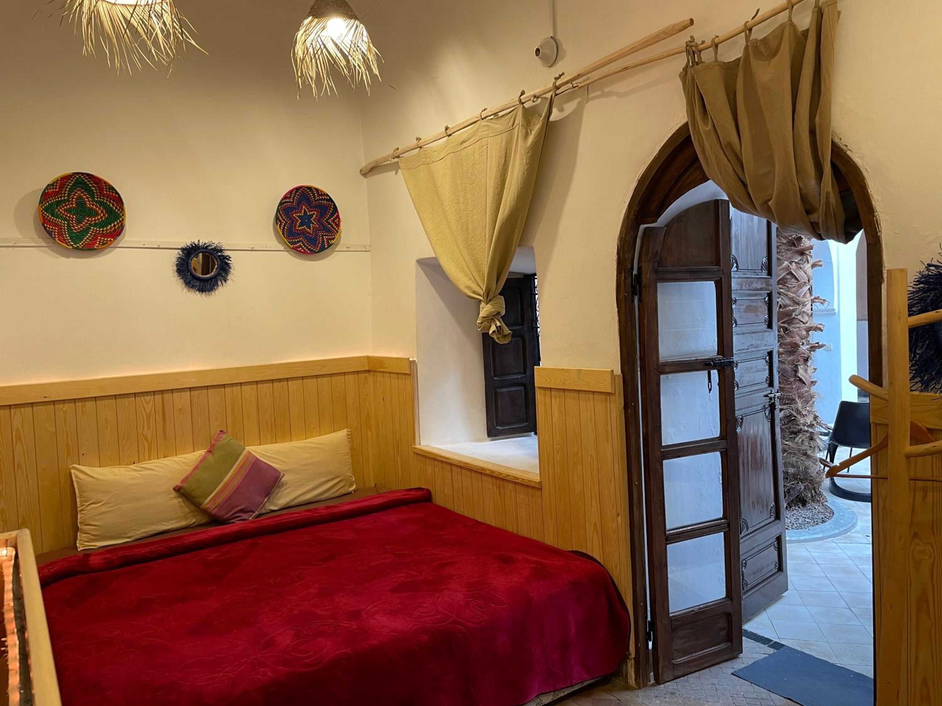 Double or Twin Room with Private Bathroom - Photo 18