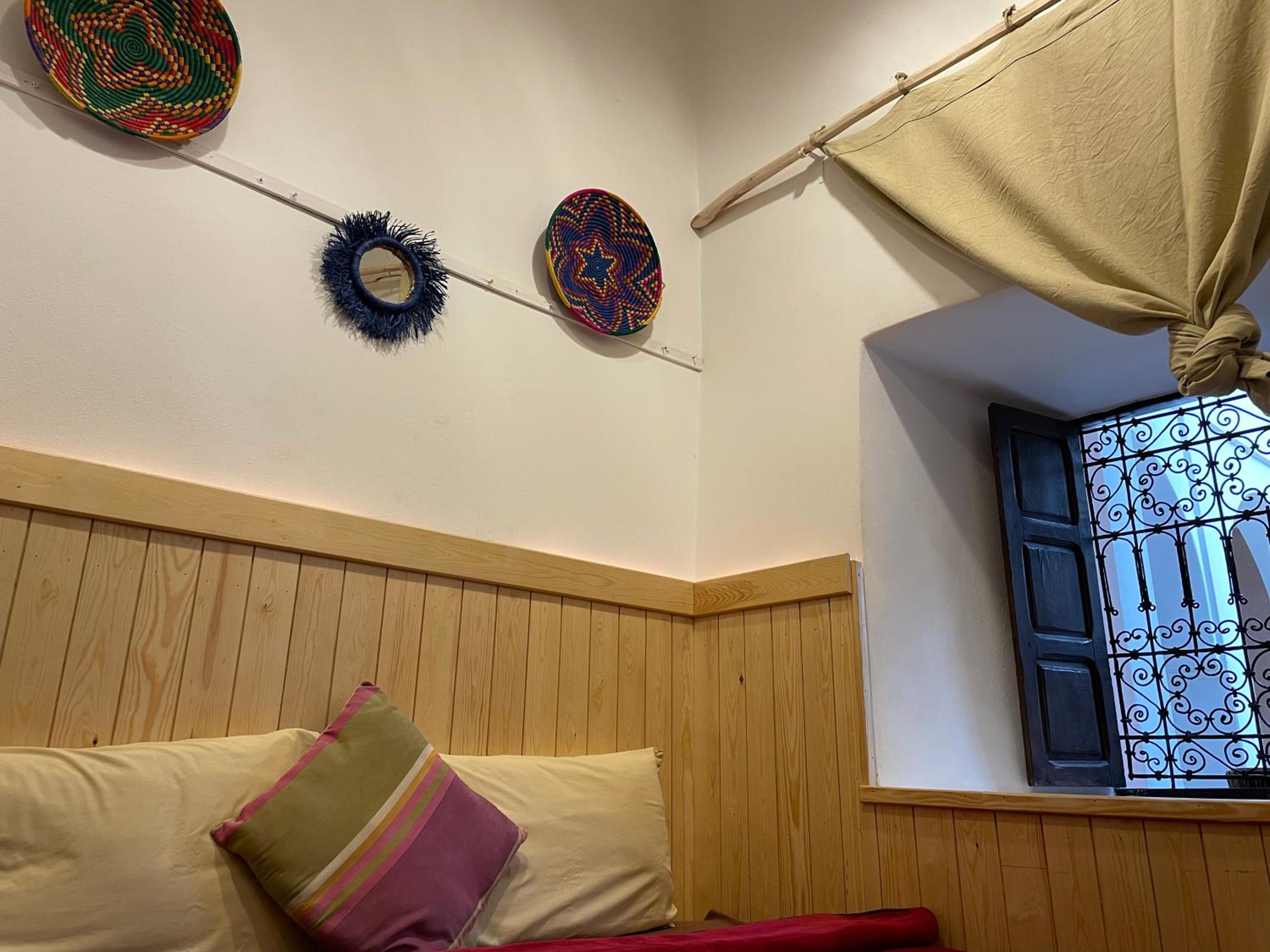 Double or Twin Room with Private Bathroom - Photo 11