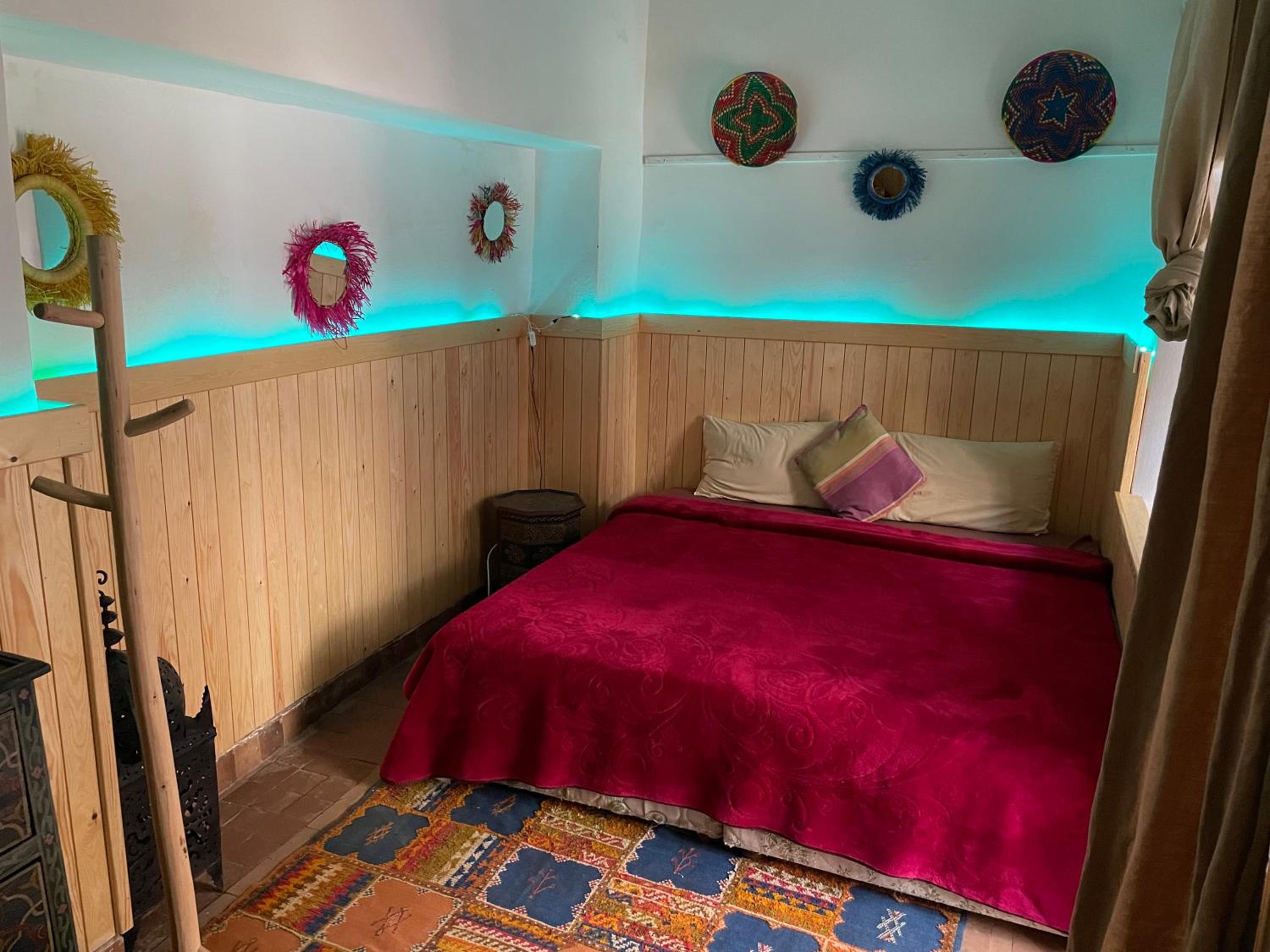 Double or Twin Room with Private Bathroom - Photo 21