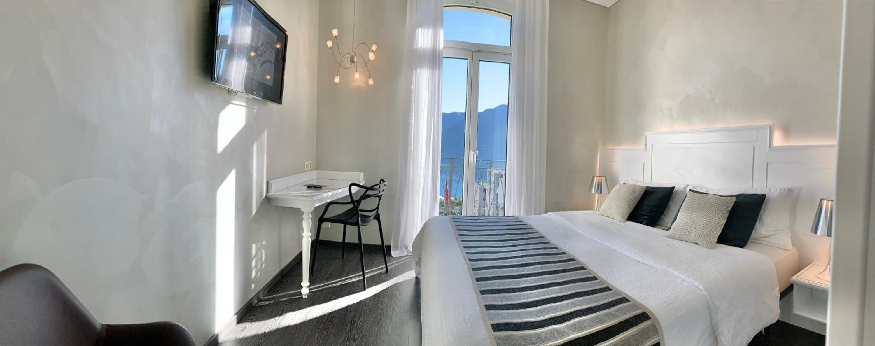 Superior Twin Room with Lake View - Photo 3