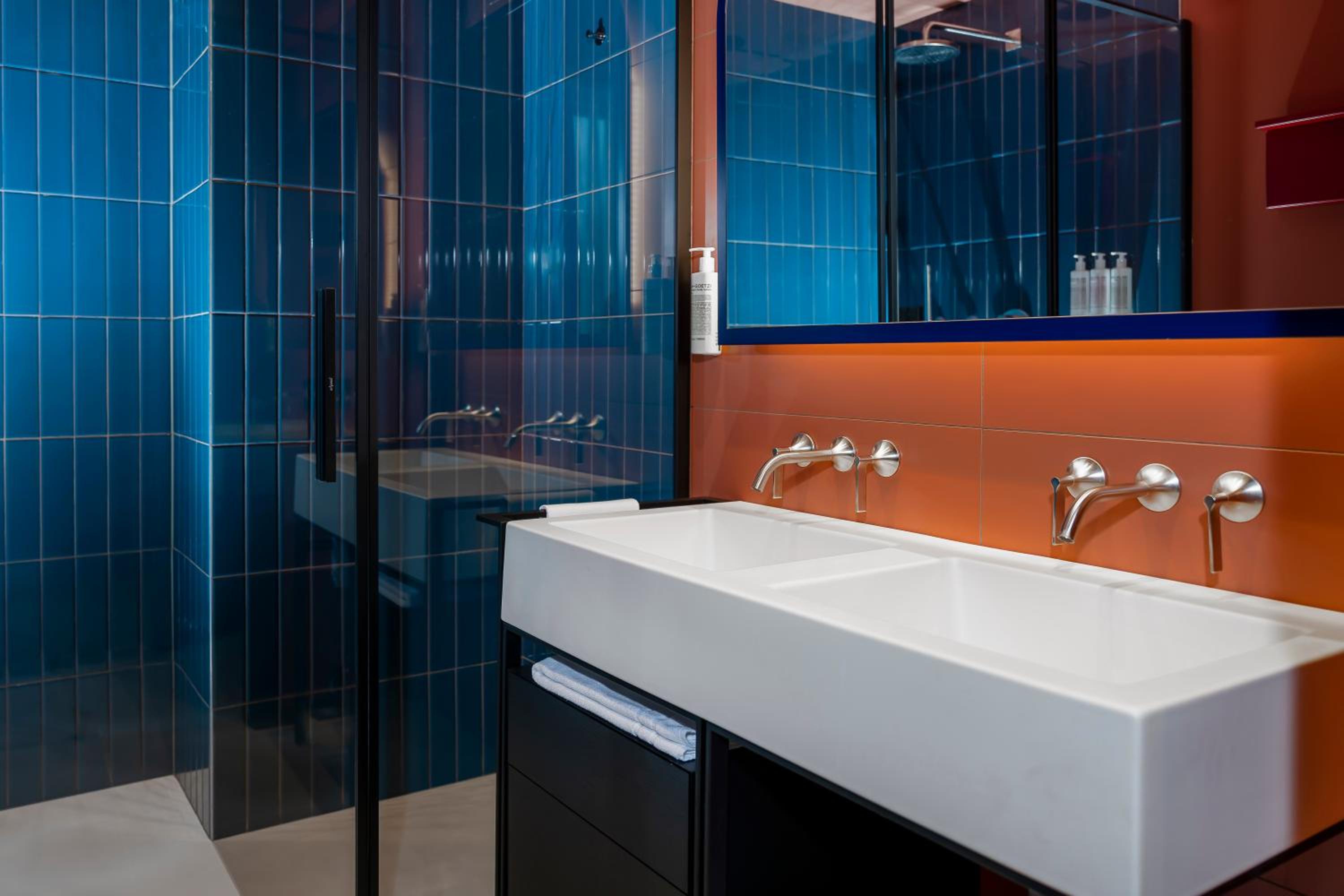 Queen Suite - Photo 24