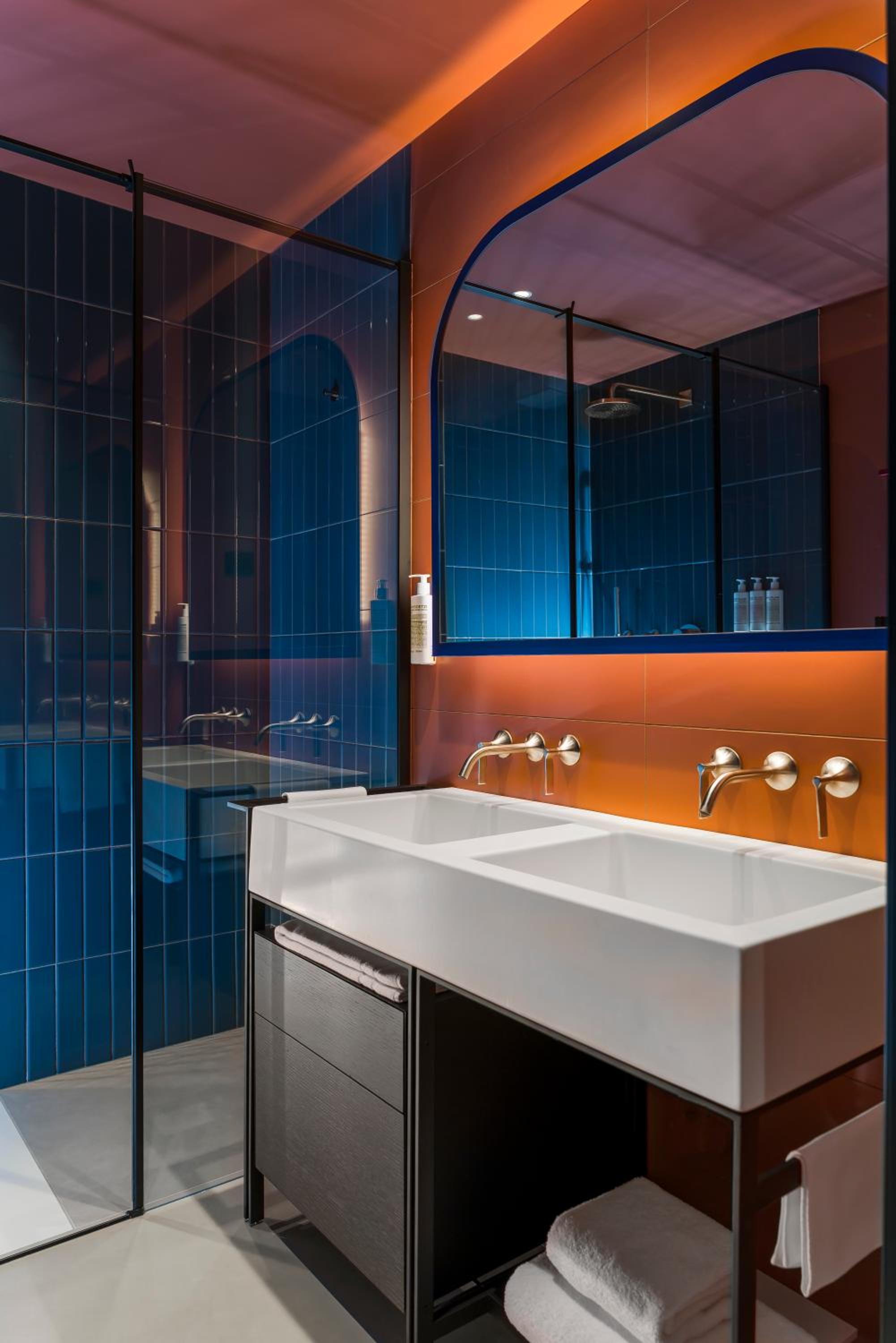 Queen Suite - Photo 9