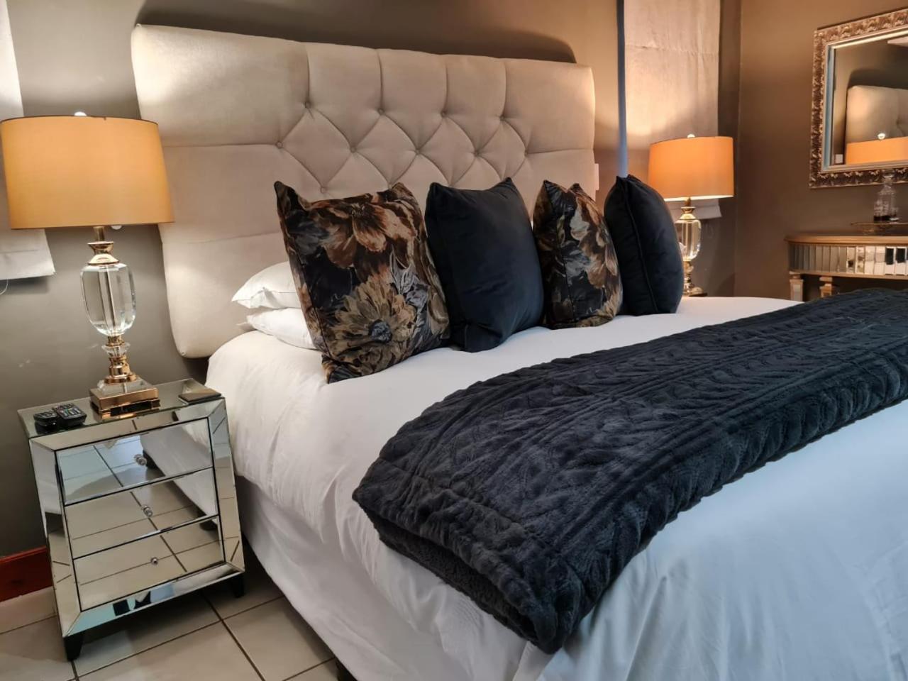 Deluxe King Suite