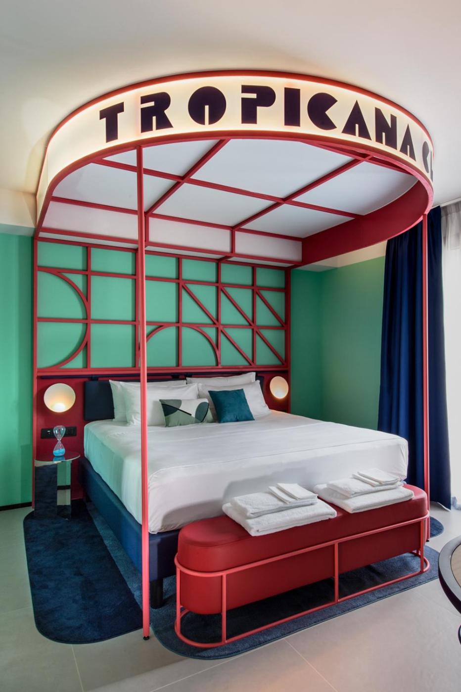 Queen Suite - Photo 11