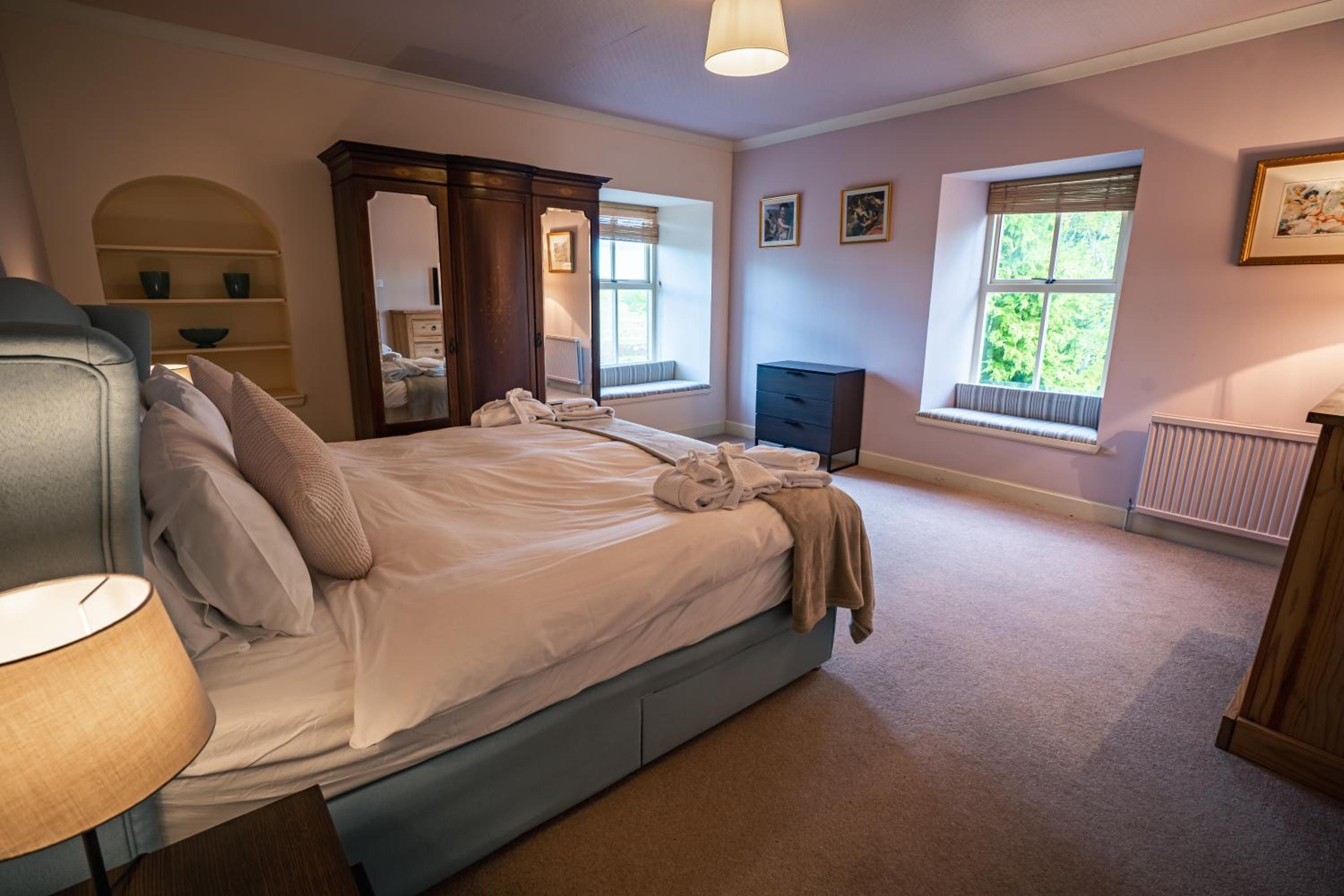 Six-Bedroom House - Photo 17