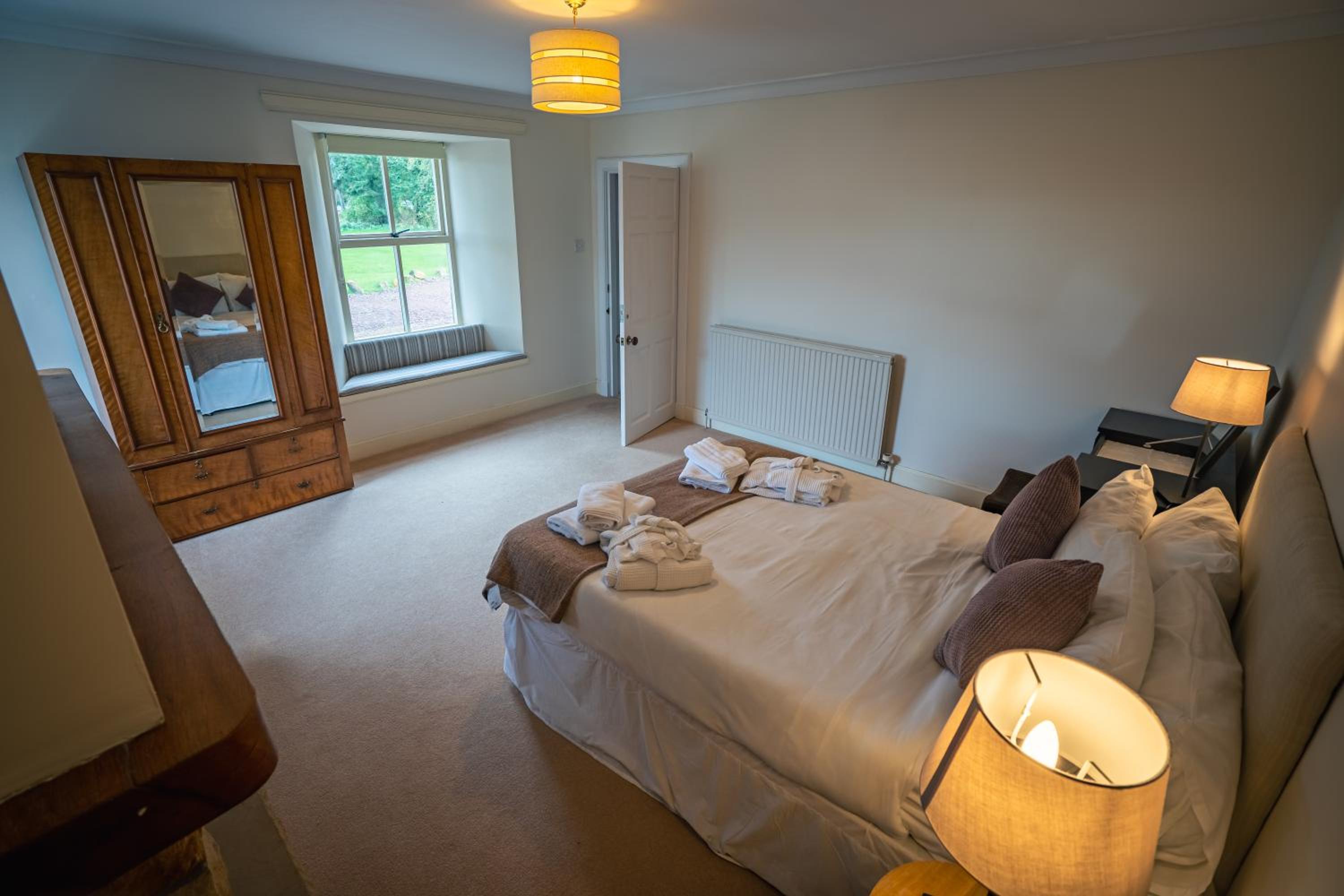 Six-Bedroom House - Photo 20