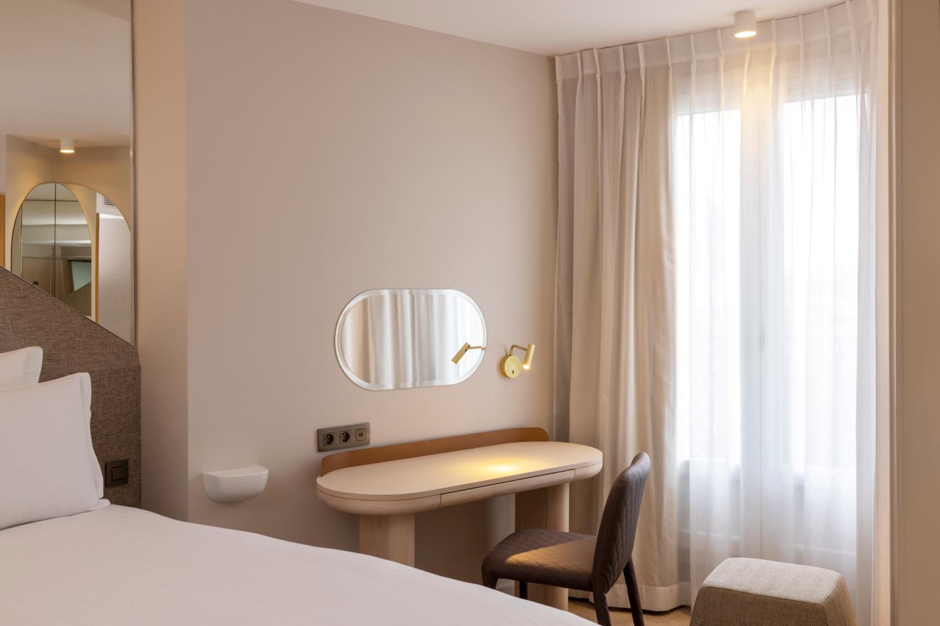 Prestige Room - Eiffel Tower view photo 3